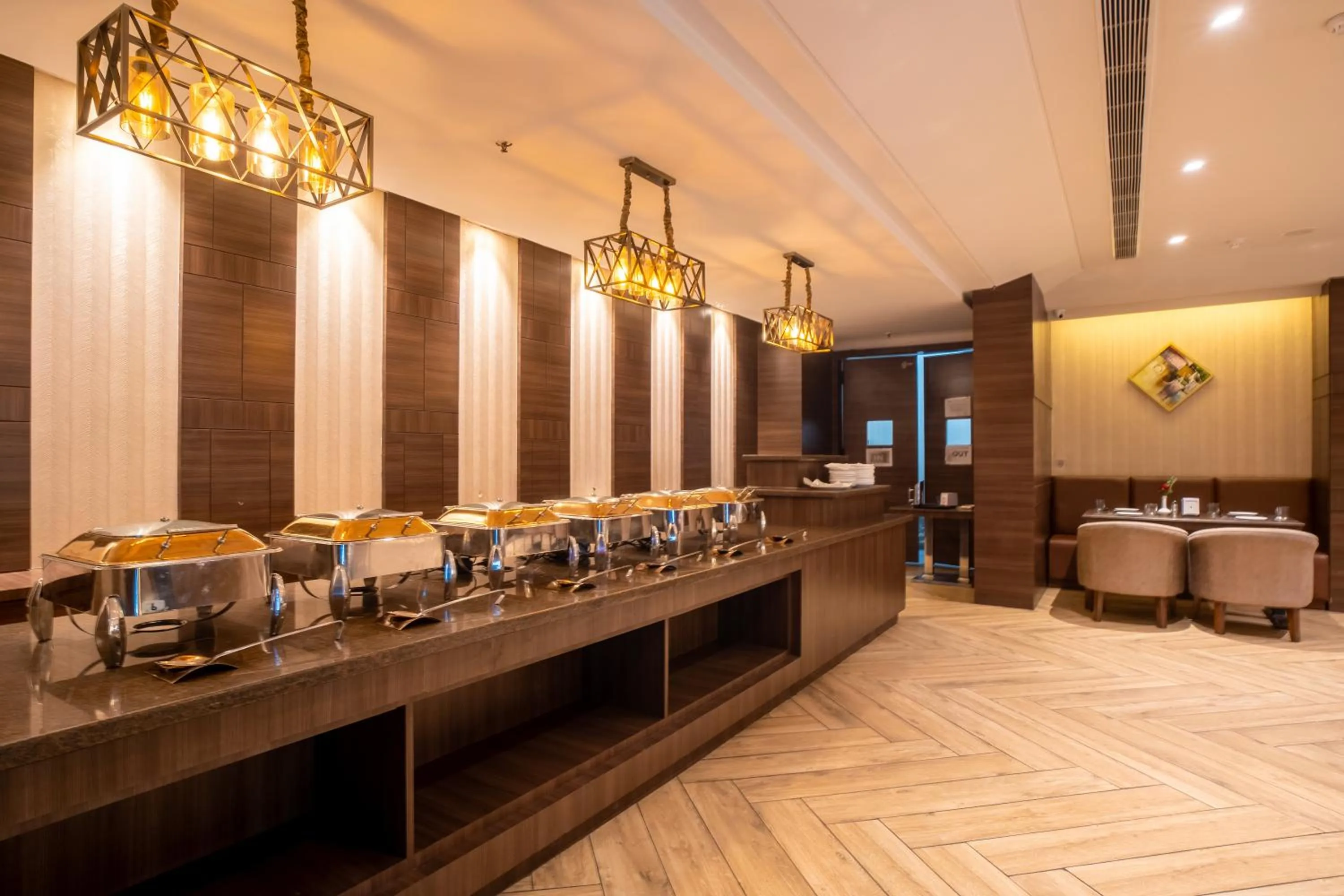 Restaurant/places to eat in SANDOZ Pribson Hotel near Golden Temple