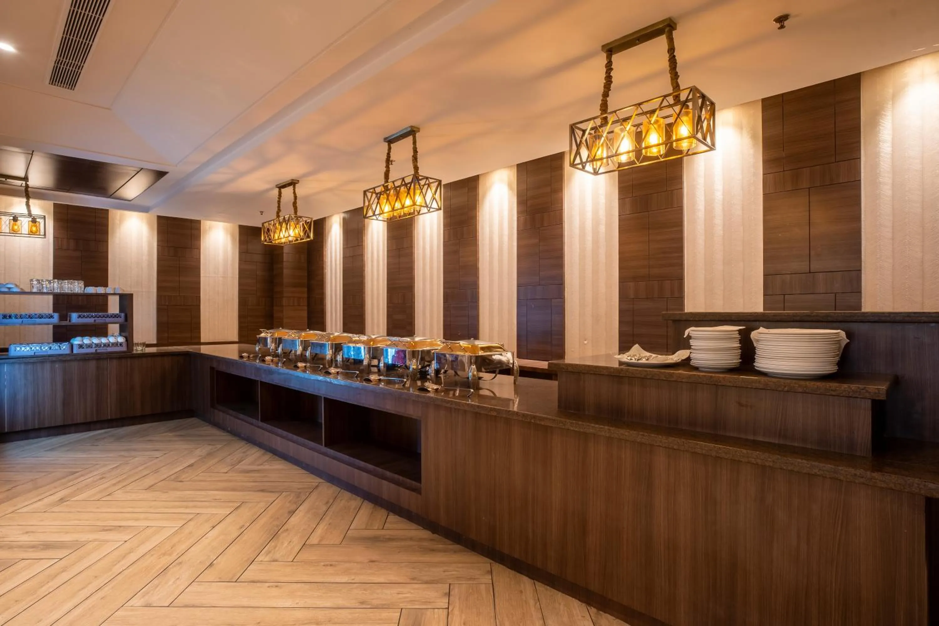 Restaurant/places to eat in SANDOZ Pribson Hotel near Golden Temple