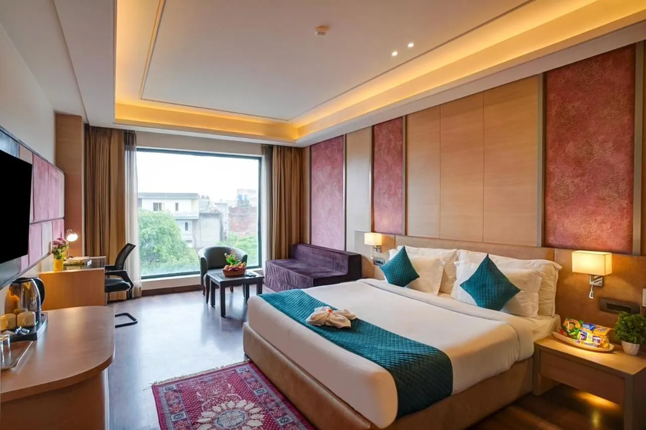 Bed in SANDOZ Pribson Hotel near Golden Temple