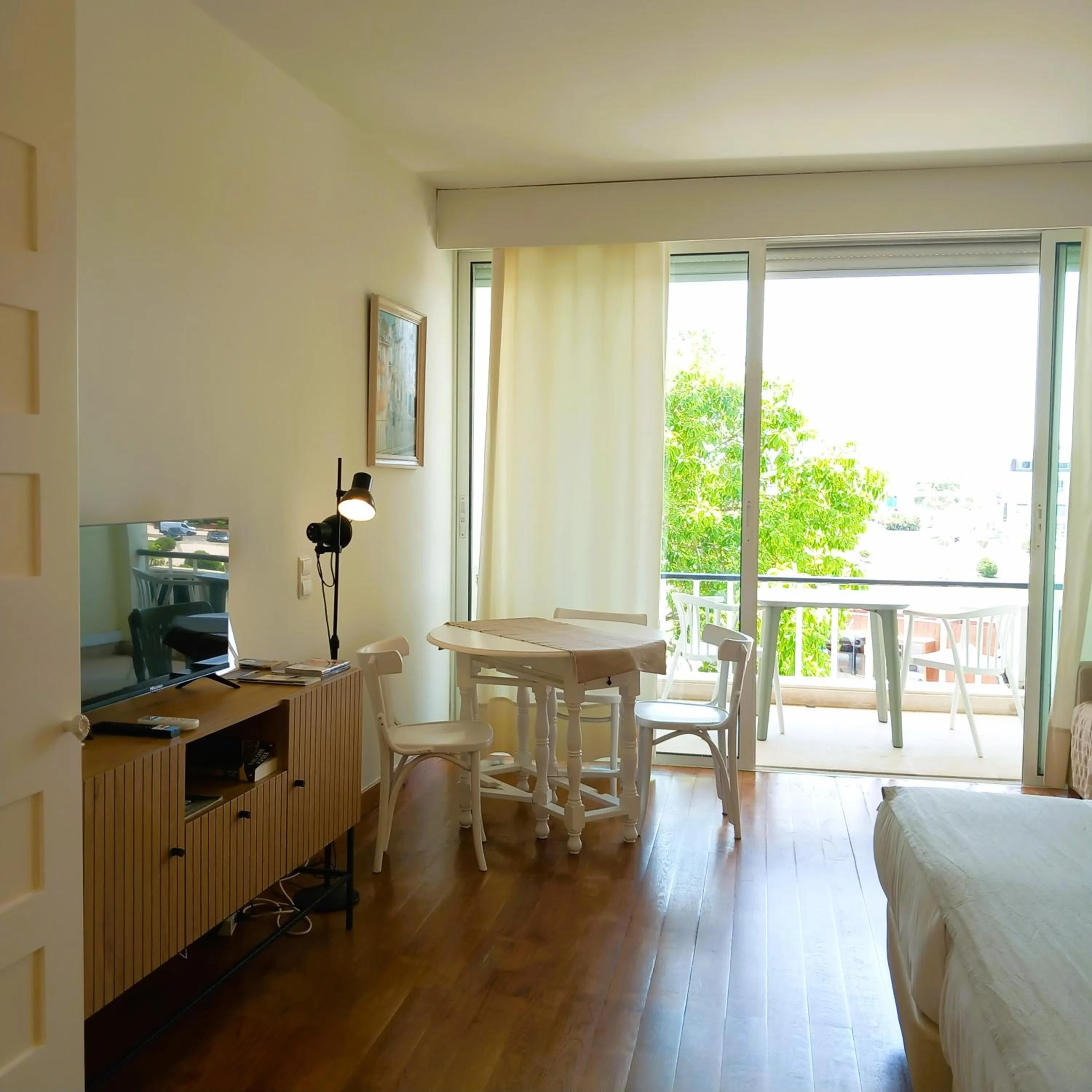 Bed in Rent4Rest Estoril Beachfront Apartments