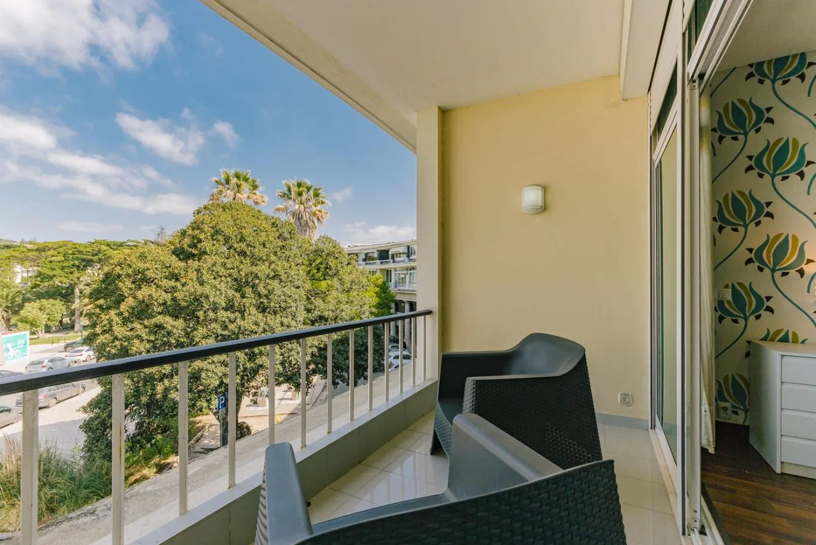 Day in Rent4Rest Estoril Beachfront Apartments