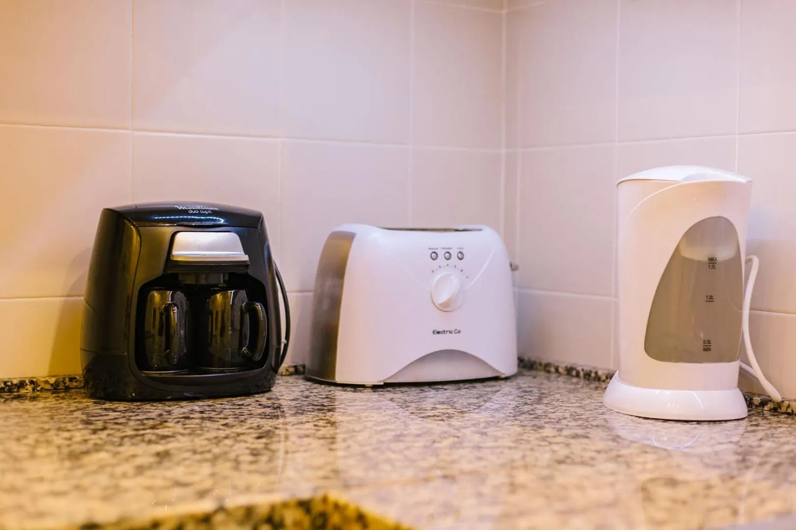 Coffee/tea facilities in Rent4Rest Estoril Beachfront Apartments