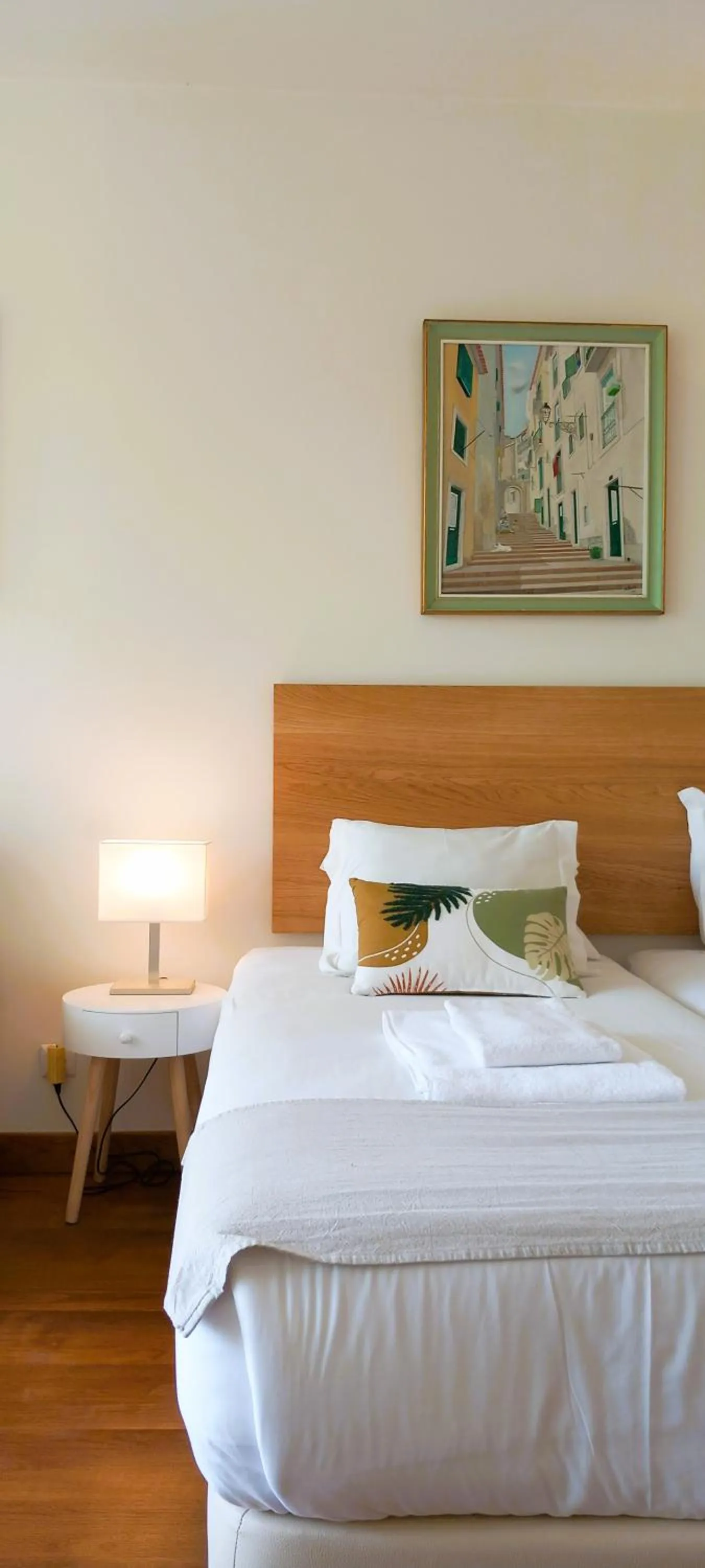 Bed in Rent4Rest Estoril Beachfront Apartments