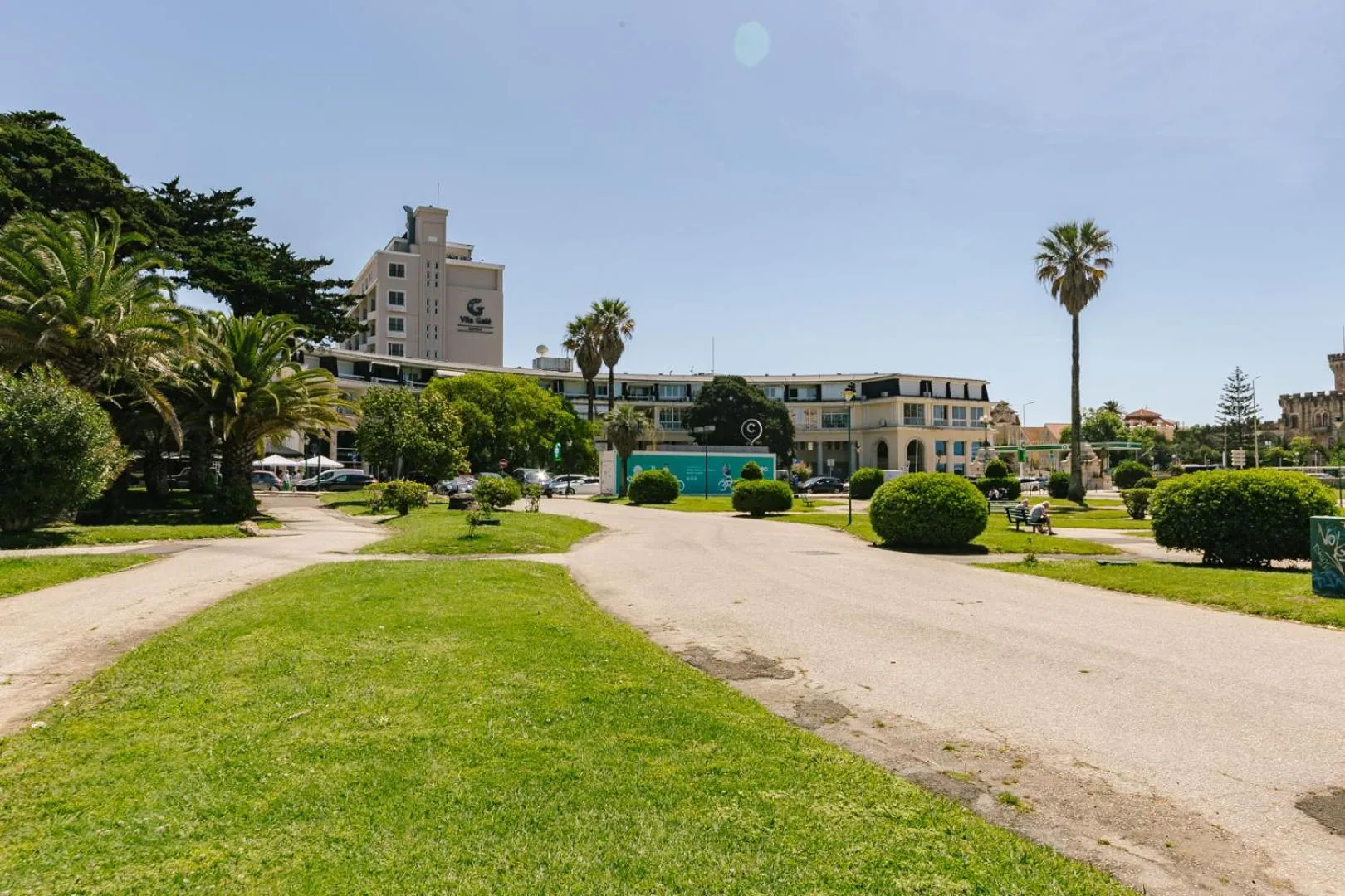 Property building in Rent4Rest Estoril Beachfront Apartments