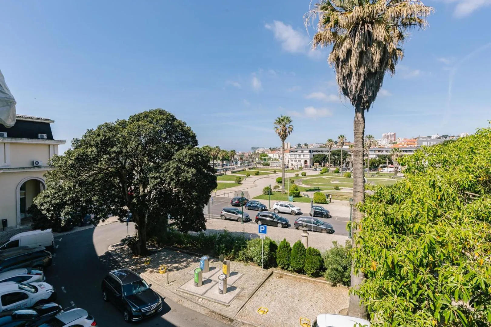 Neighbourhood in Rent4Rest Estoril Beachfront Apartments