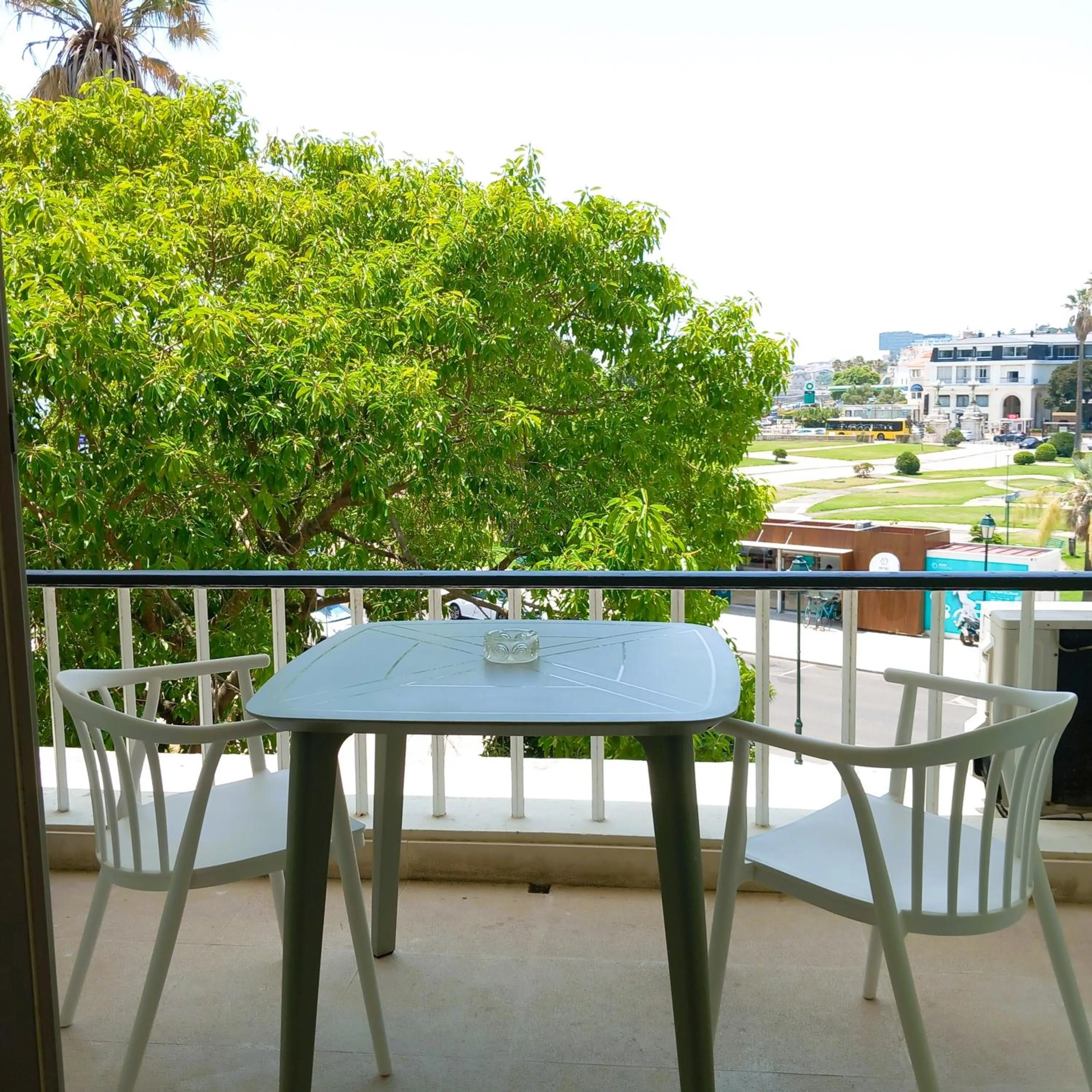 Day in Rent4Rest Estoril Beachfront Apartments