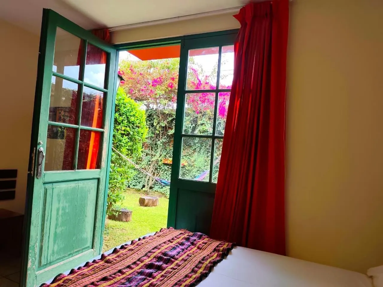 Garden view, Bed in Hotel Tartar