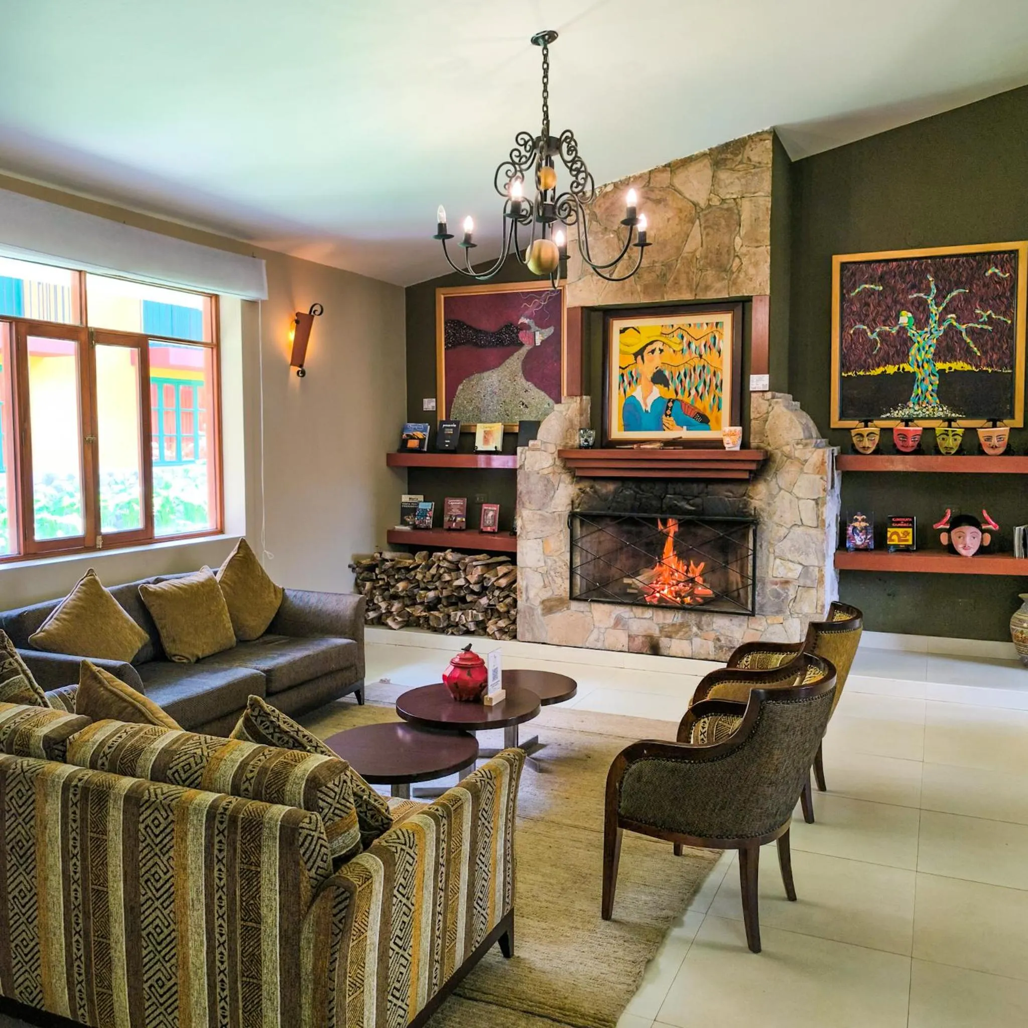 Restaurant/places to eat in Hotel Tartar