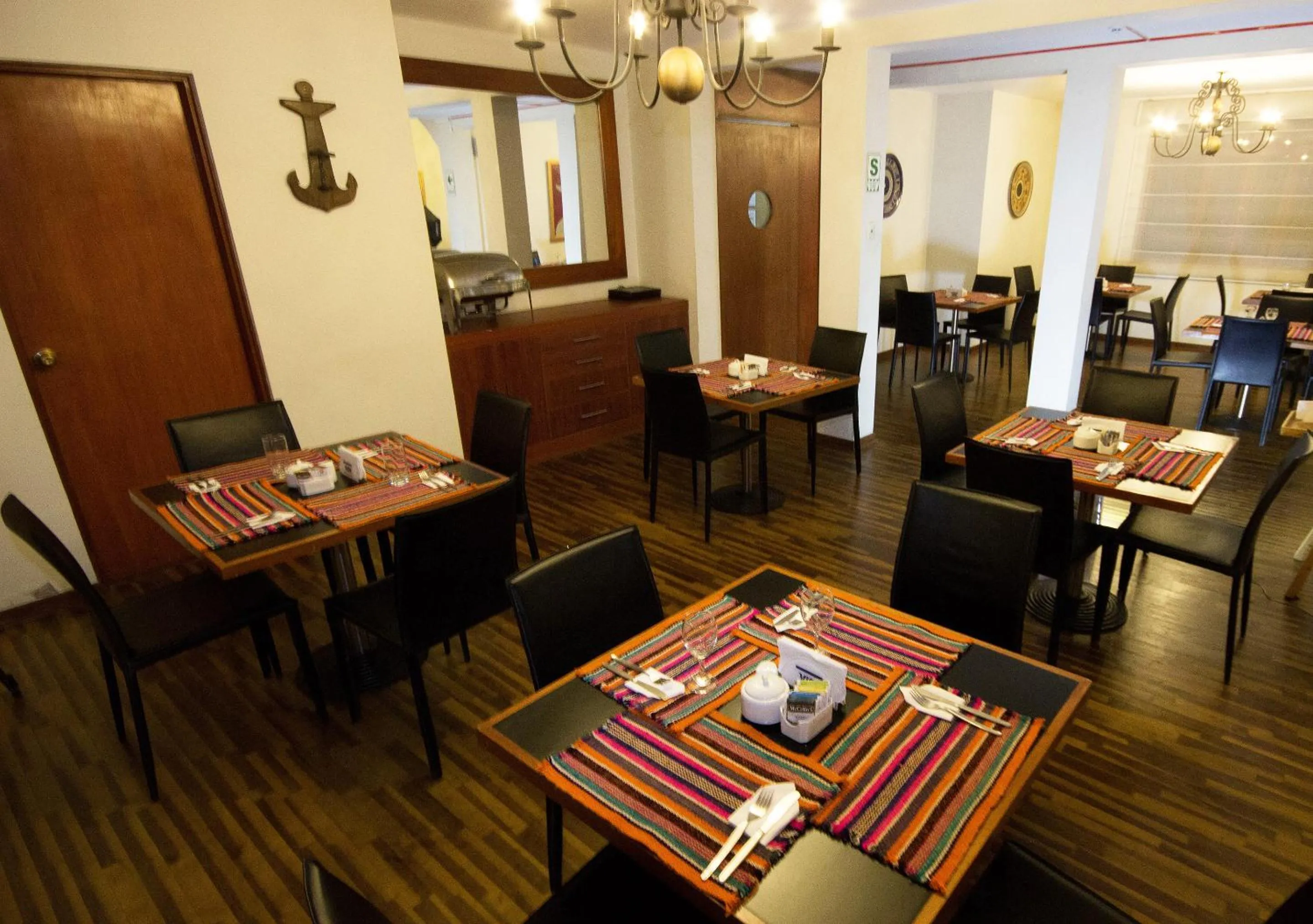 Restaurant/places to eat in Hotel Tartar