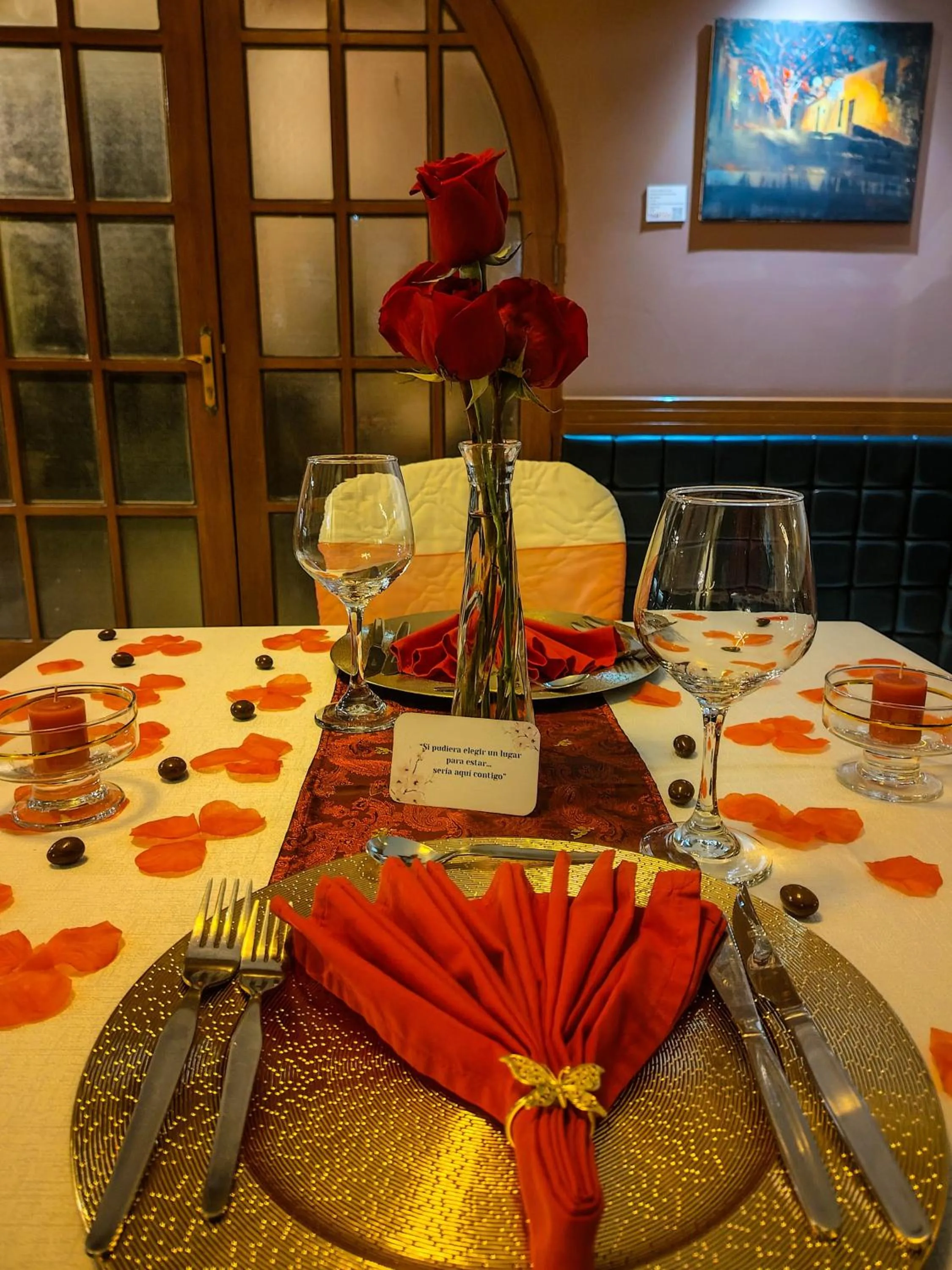 Restaurant/places to eat in Hotel Tartar