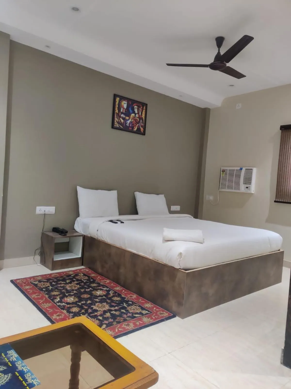 Bed in Hotel Sukhdham