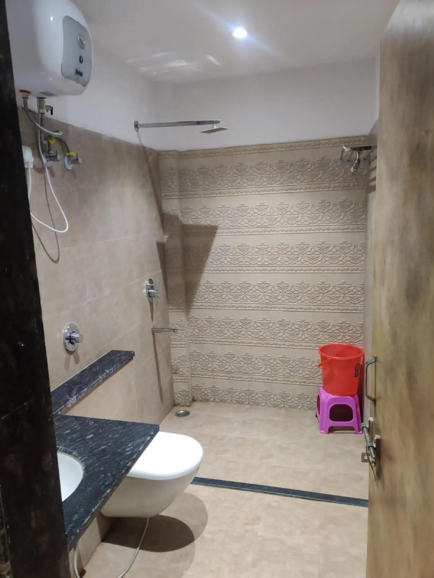 Bathroom in Hotel Sukhdham