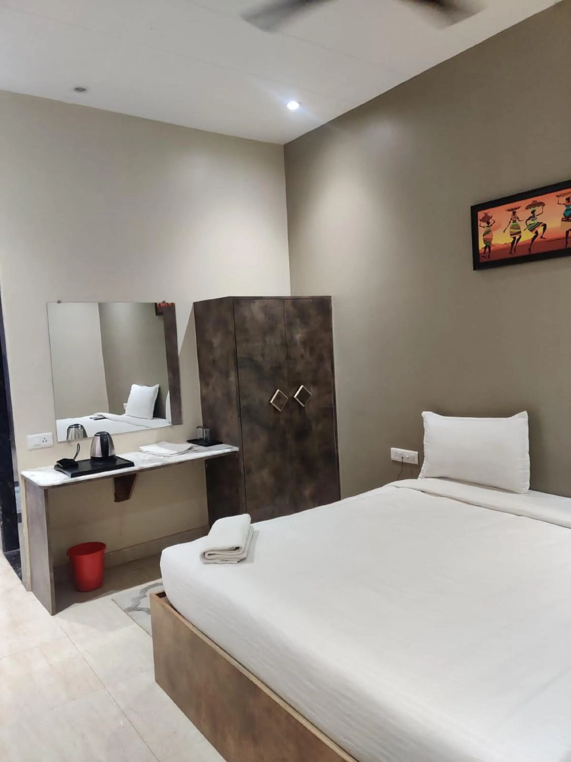 Bed in Hotel Sukhdham