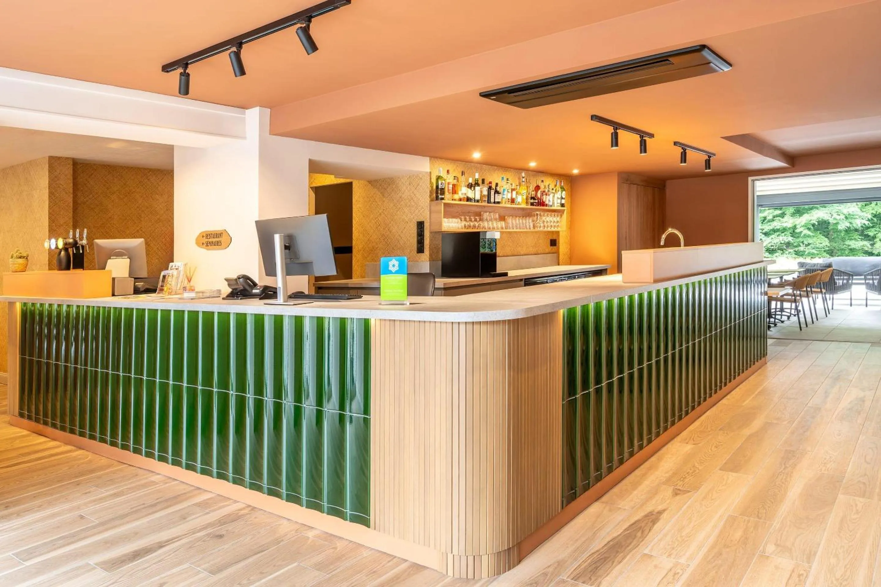 Lobby or reception in Sure Hotel by Best Western Tours Sud