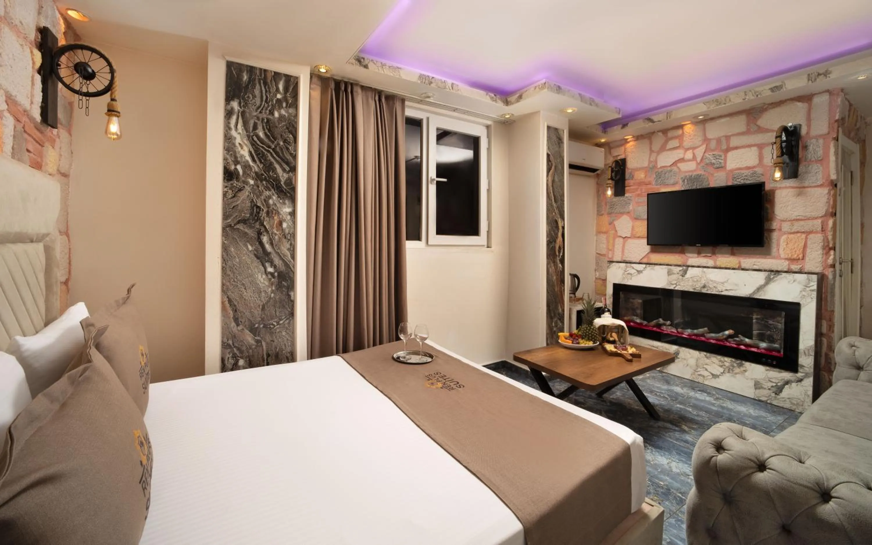 Bed in REN PLUS SUITES