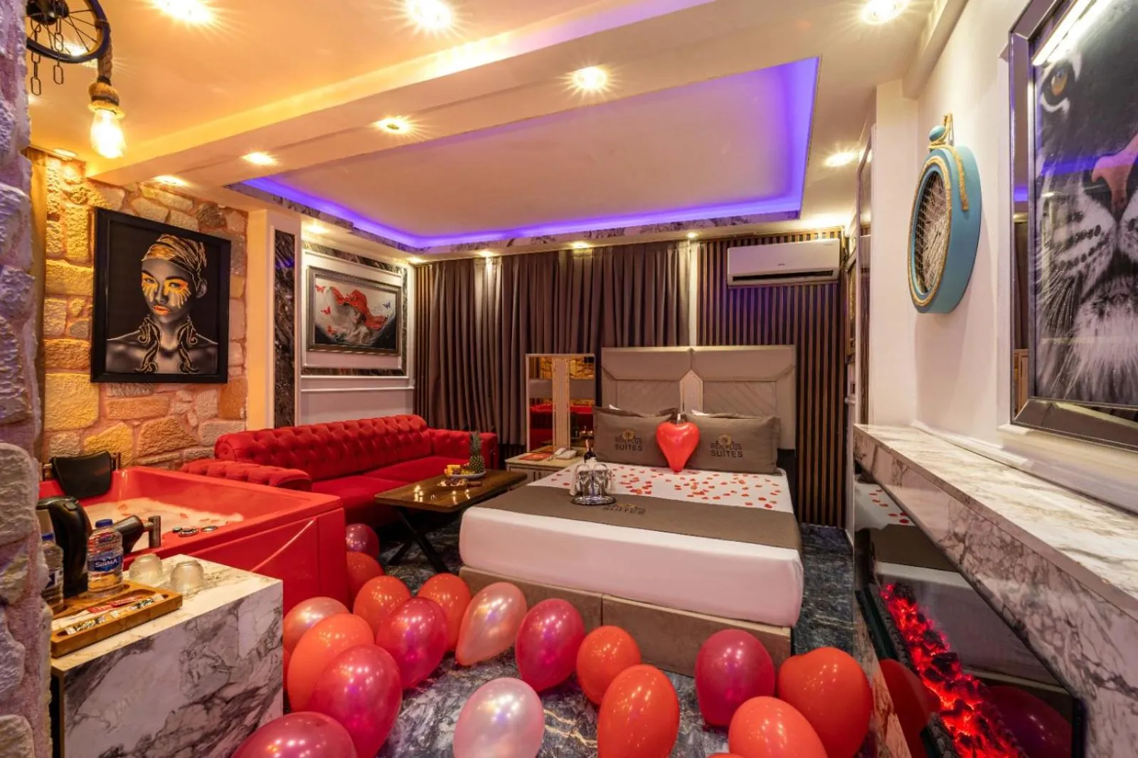 Photo of the whole room, Bed in REN PLUS SUITES