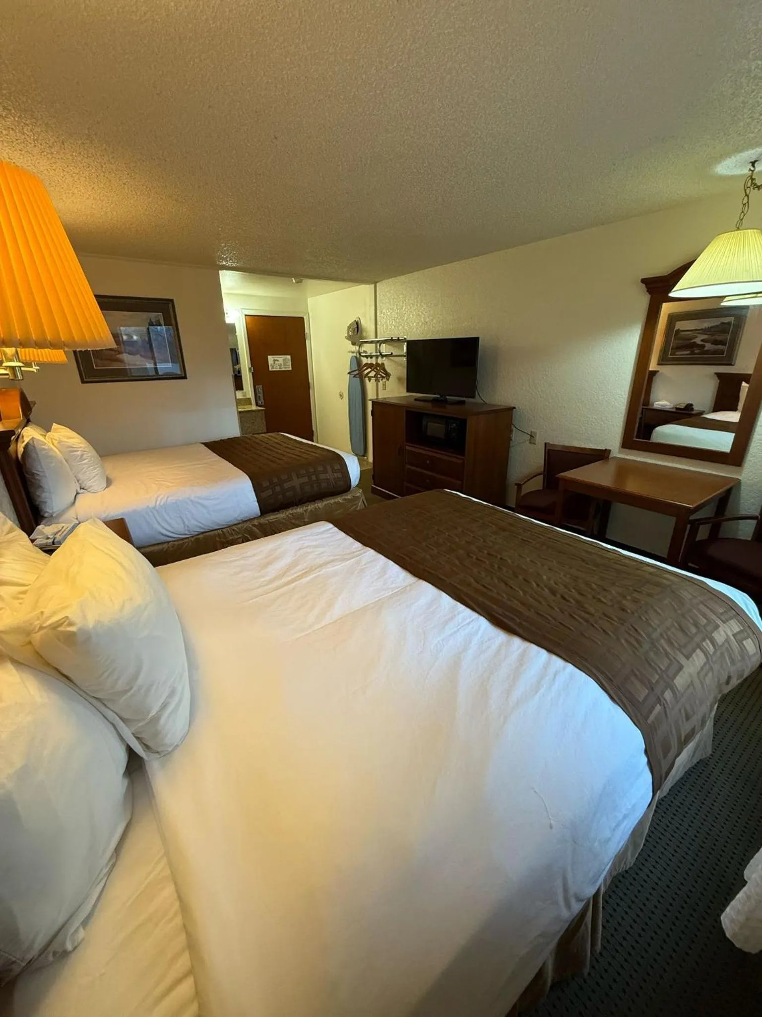 Photo of the whole room, Bed in Richland Inn and Suites