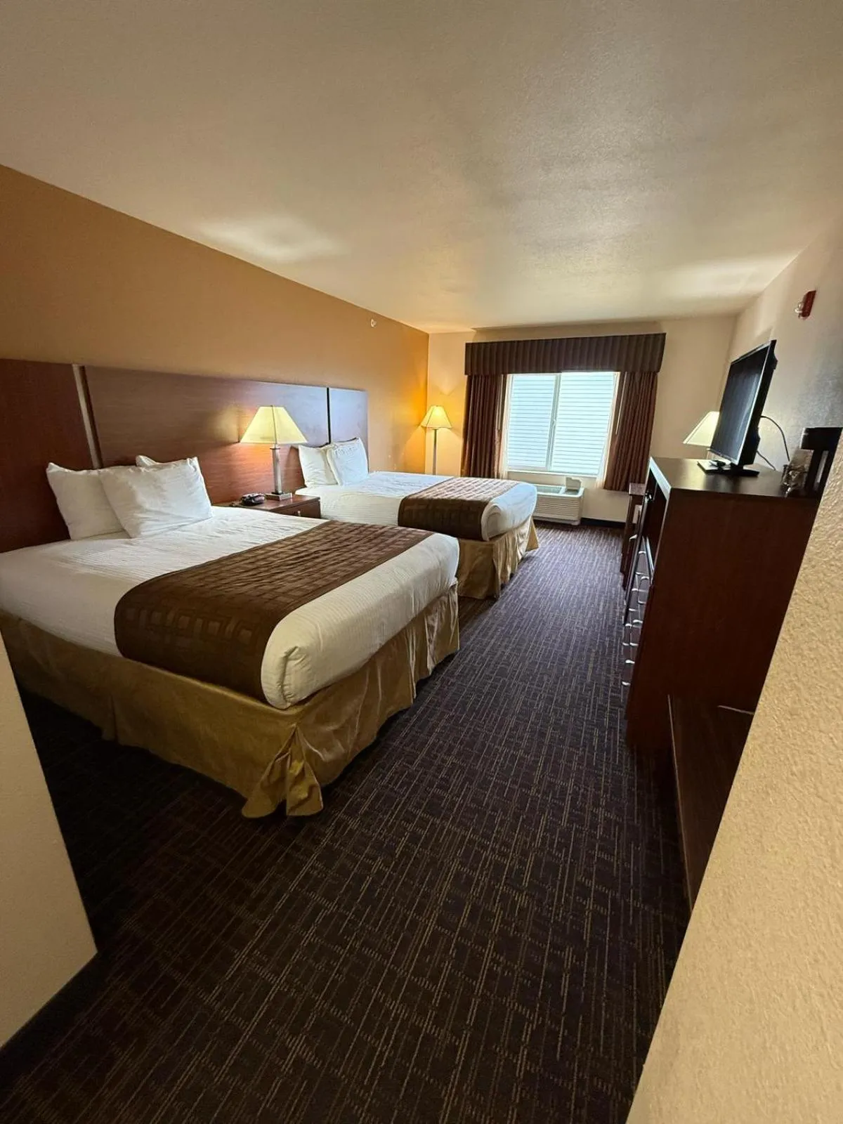 Photo of the whole room, Bed in Richland Inn and Suites