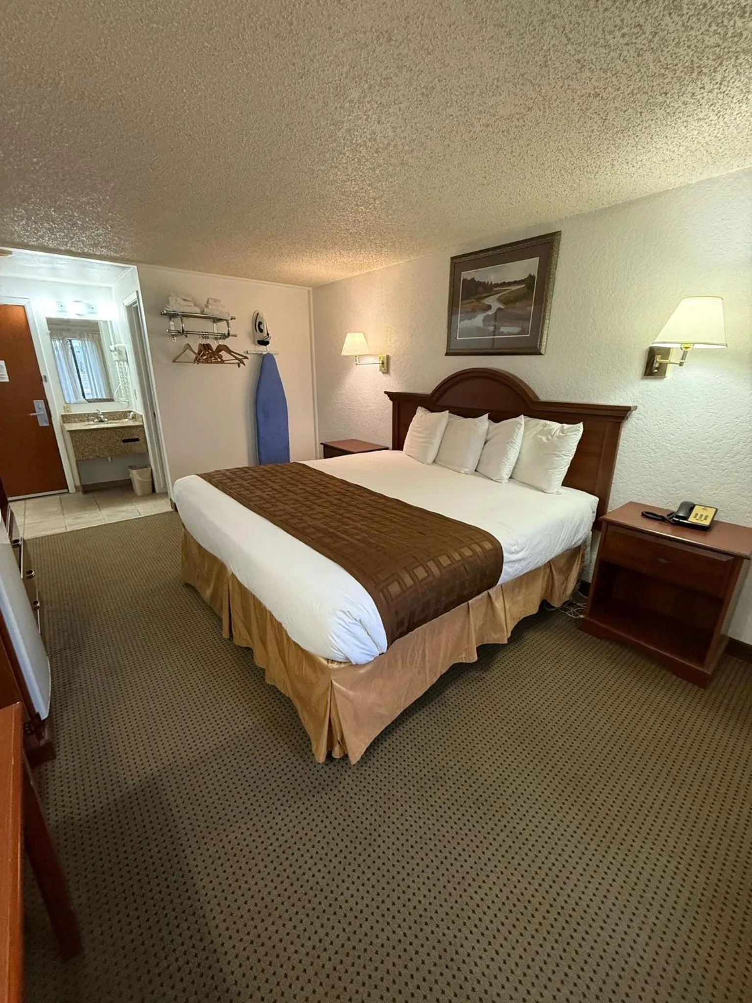 Photo of the whole room, Bed in Richland Inn and Suites