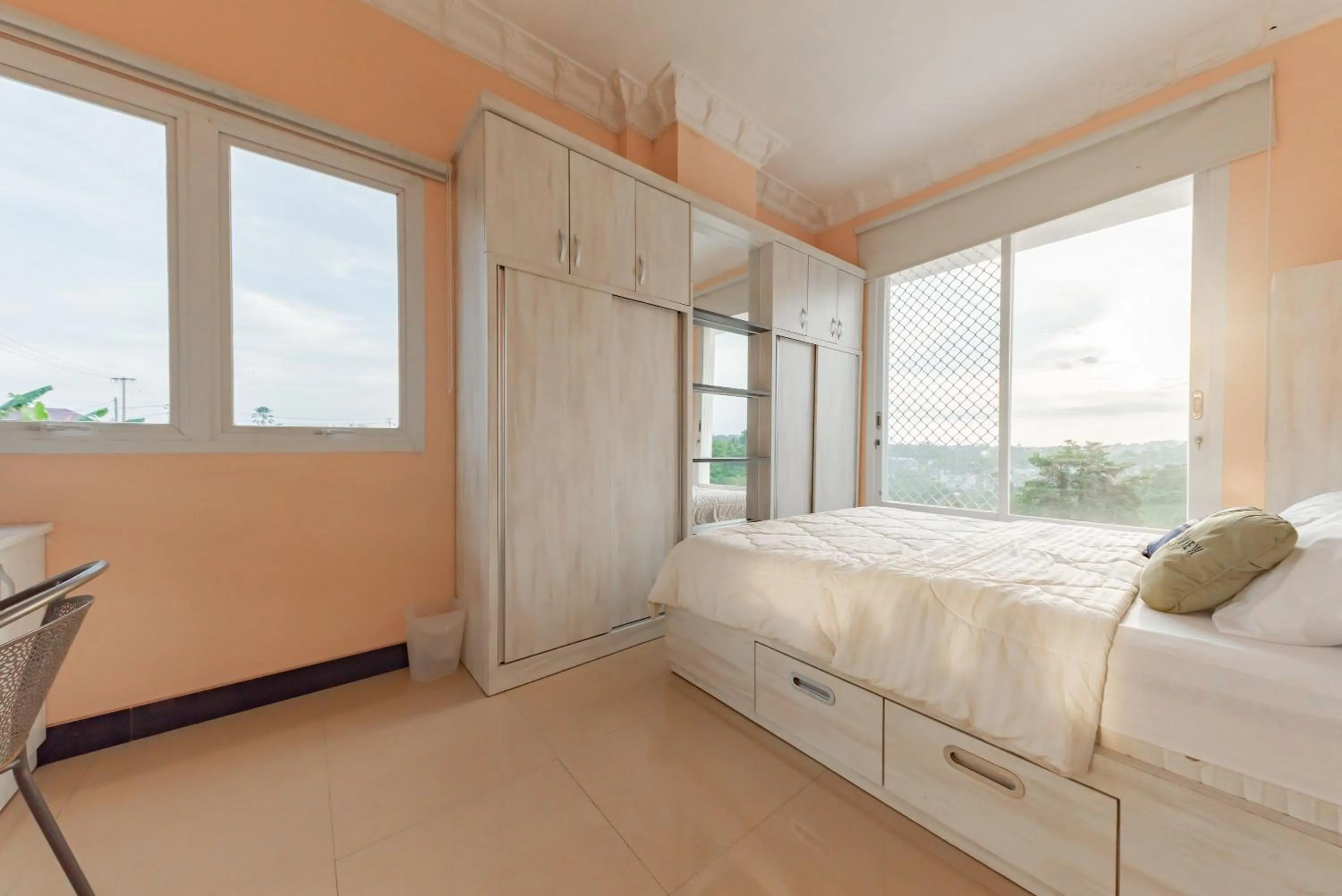 Bedroom, Bed in Urbanview Palace Syariah Balikpapan by RedDoorz