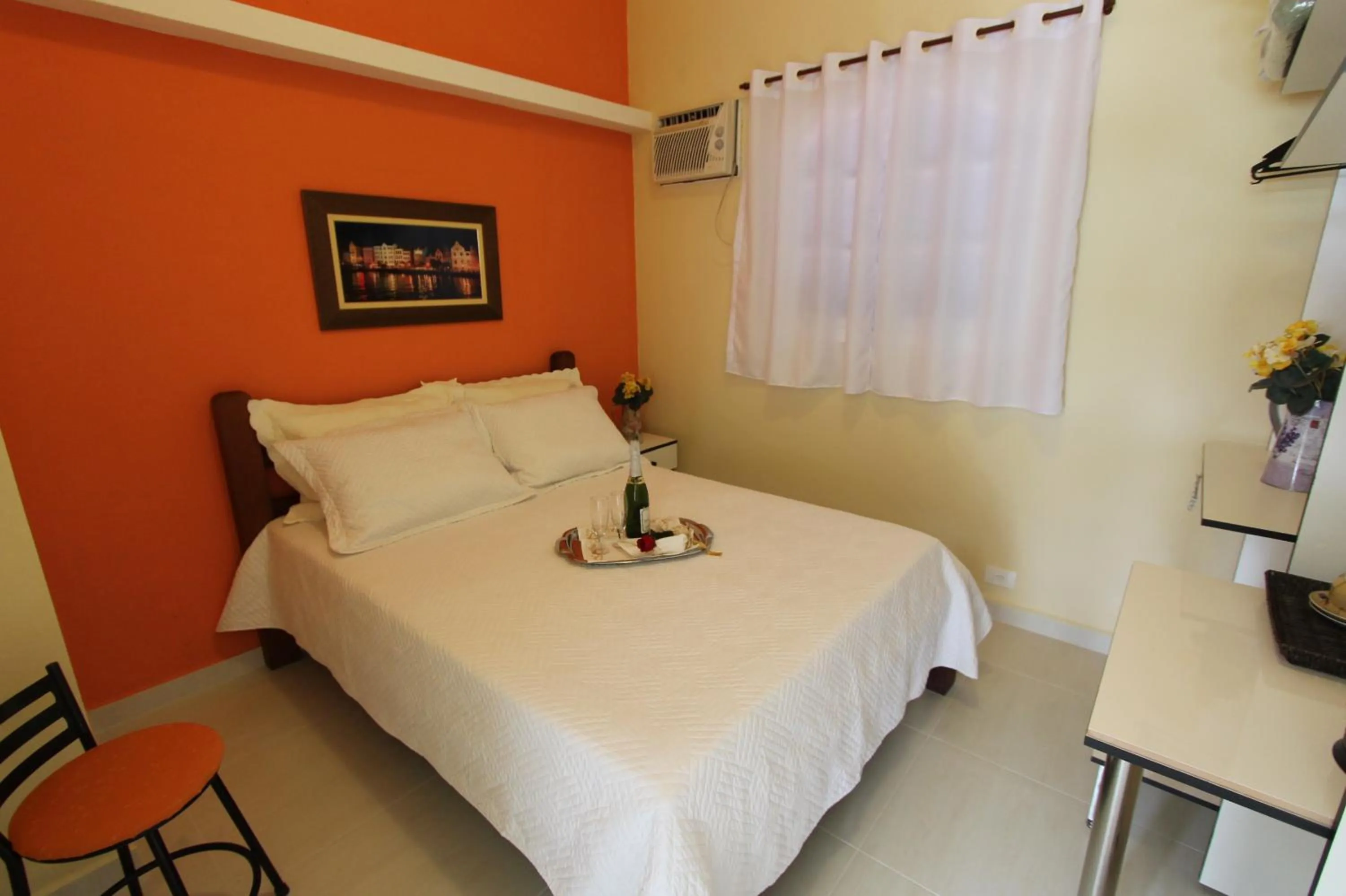 Photo of the whole room, Bed in Pousada Porto Paraiso, o seu Paraíso Escondido no Guarujá