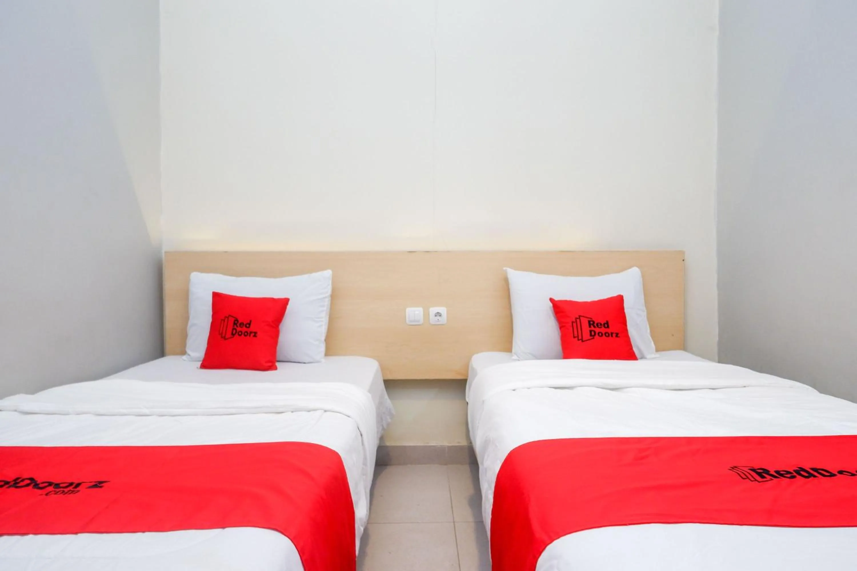 Bedroom, Bed in RedDoorz near Stasiun Batang