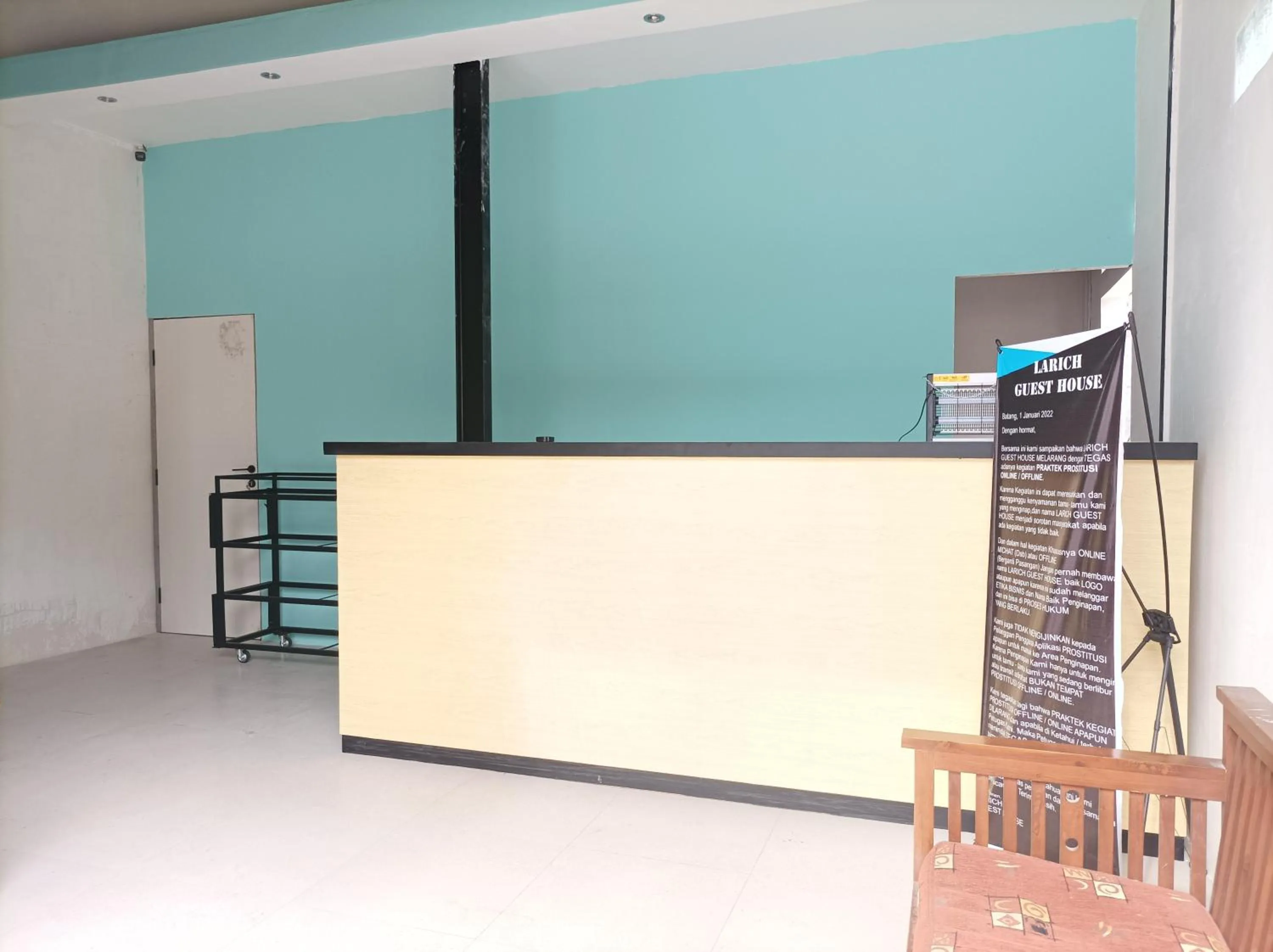 Lobby or reception in RedDoorz near Stasiun Batang