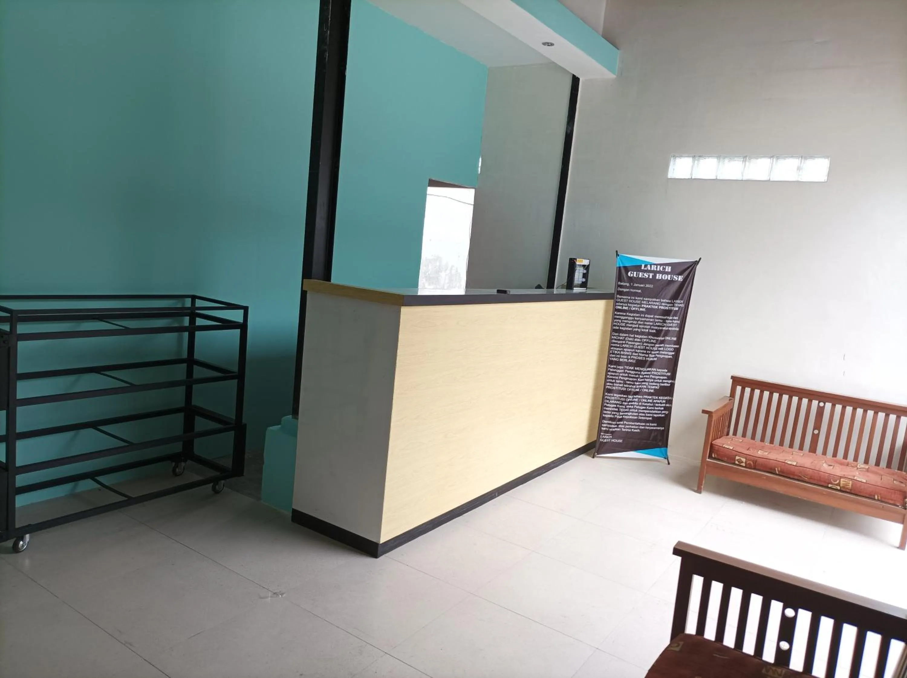 Lobby or reception in RedDoorz near Stasiun Batang