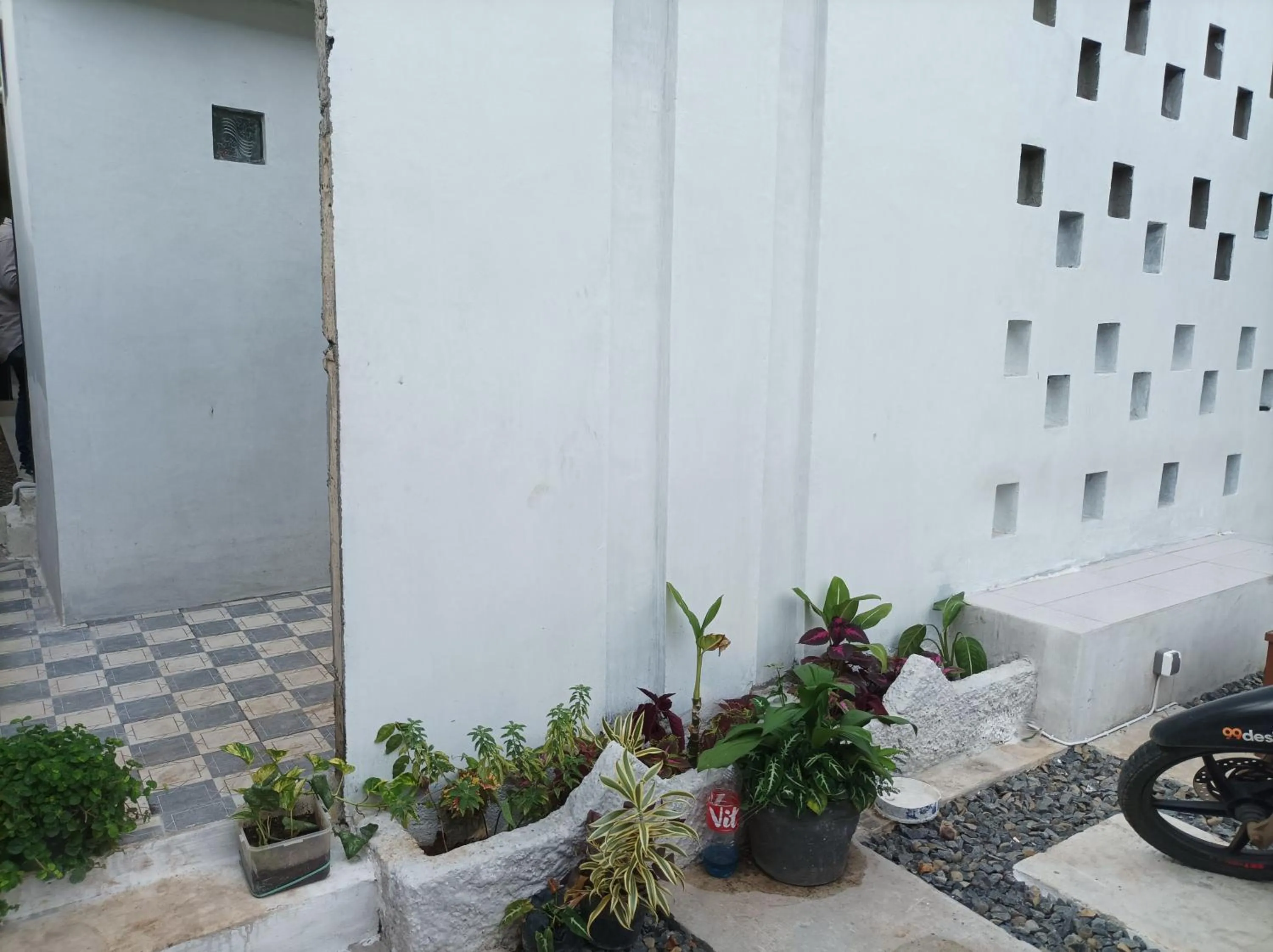 Patio in RedDoorz near Stasiun Batang