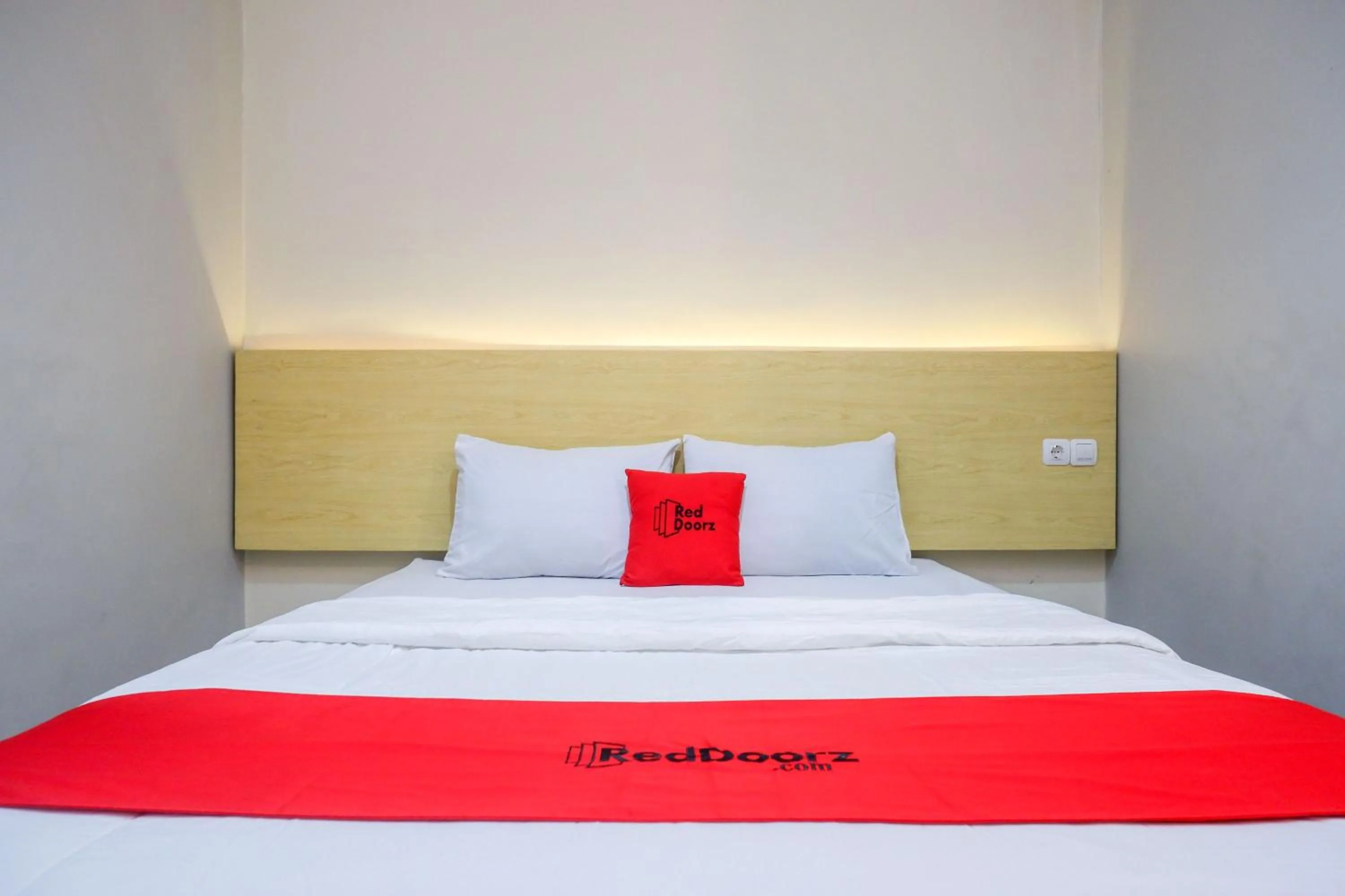 Bedroom, Bed in RedDoorz near Stasiun Batang