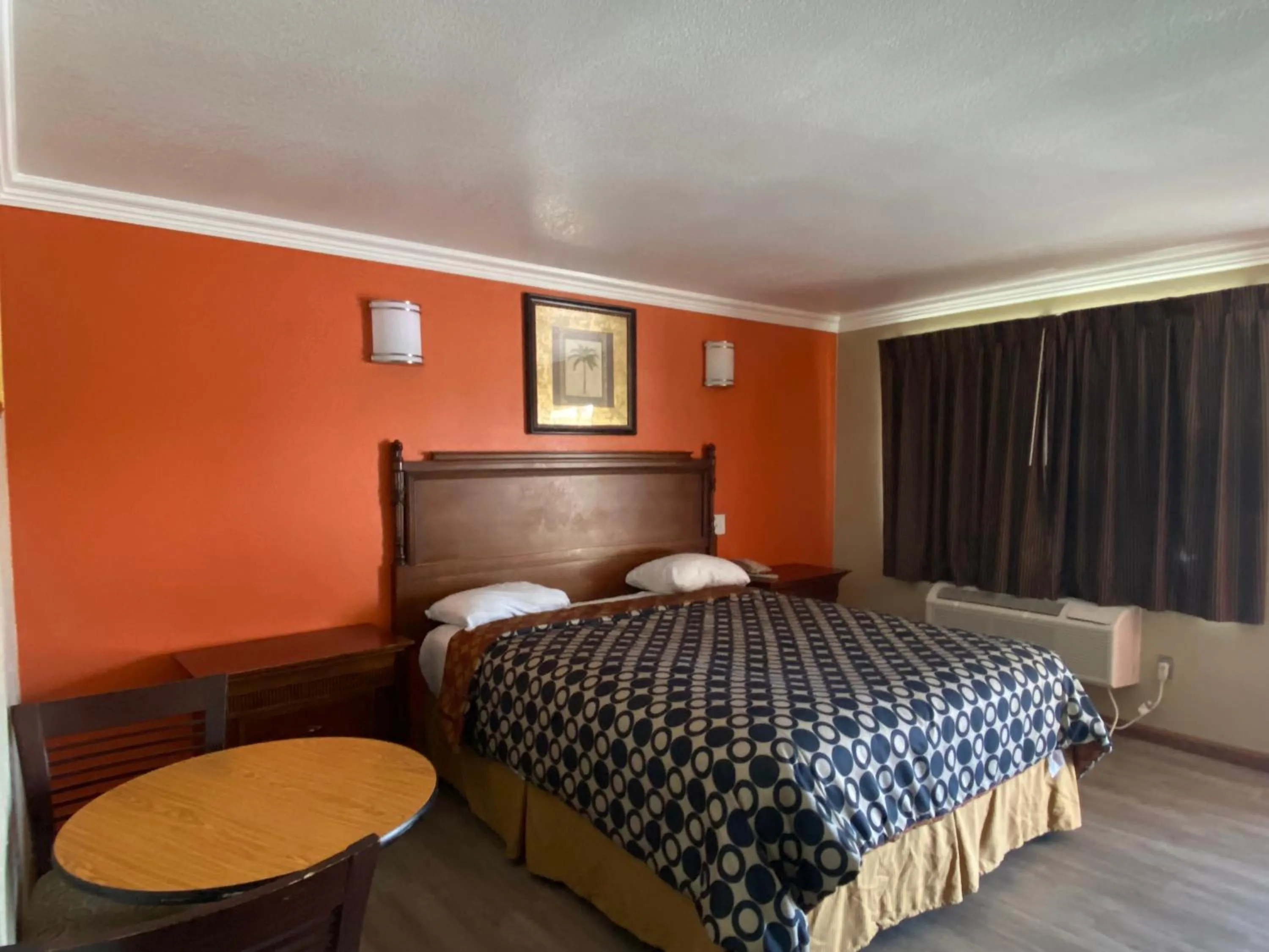 Bed in Downtown Motel 7