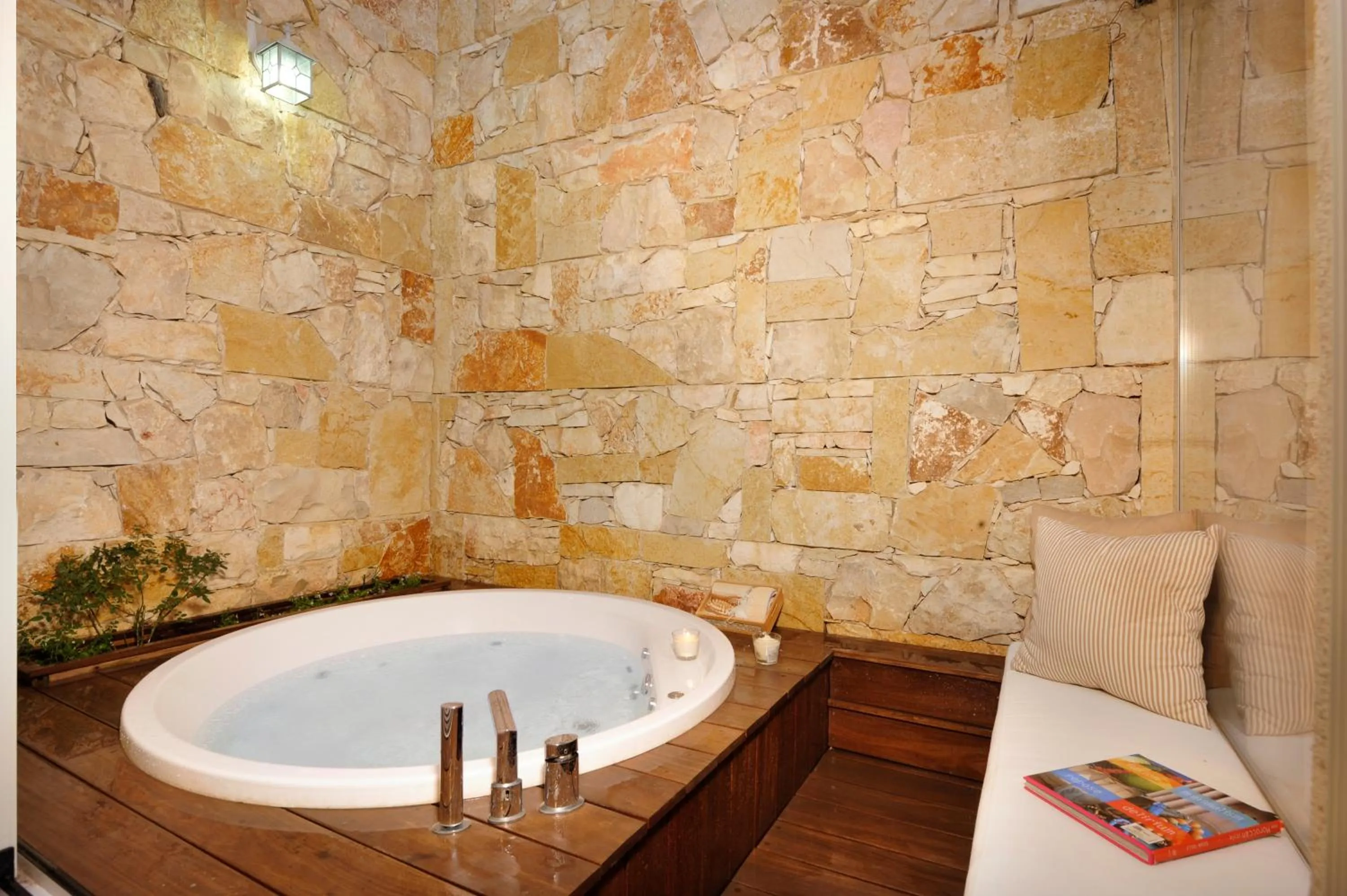 Hot Tub in Piazza Del Sol