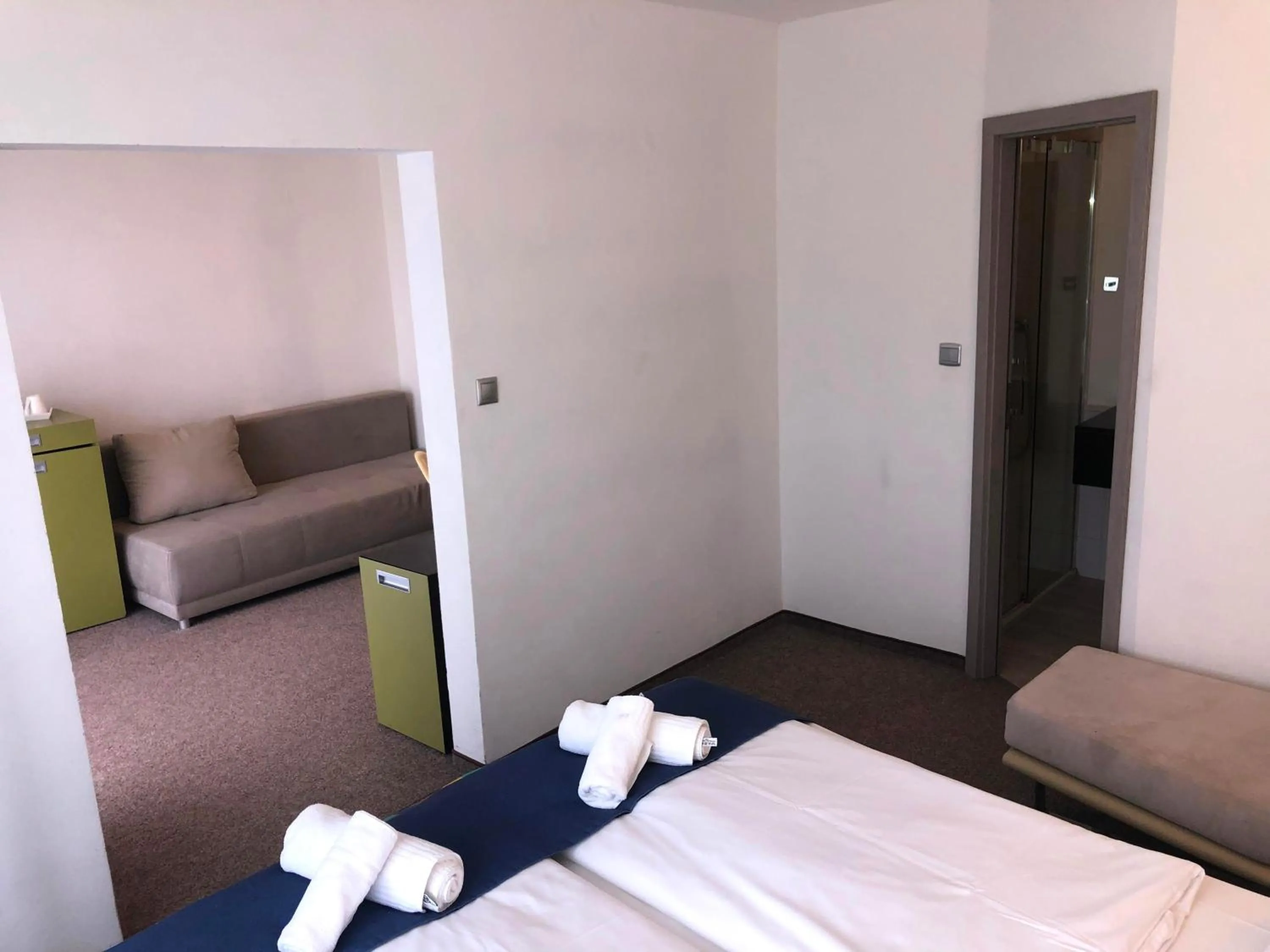 Living room, Bed in Hotel KOREKT