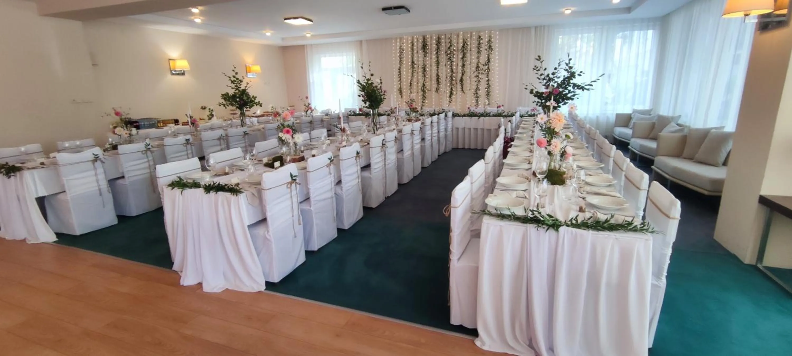 Restaurant/places to eat in Hotel KOREKT