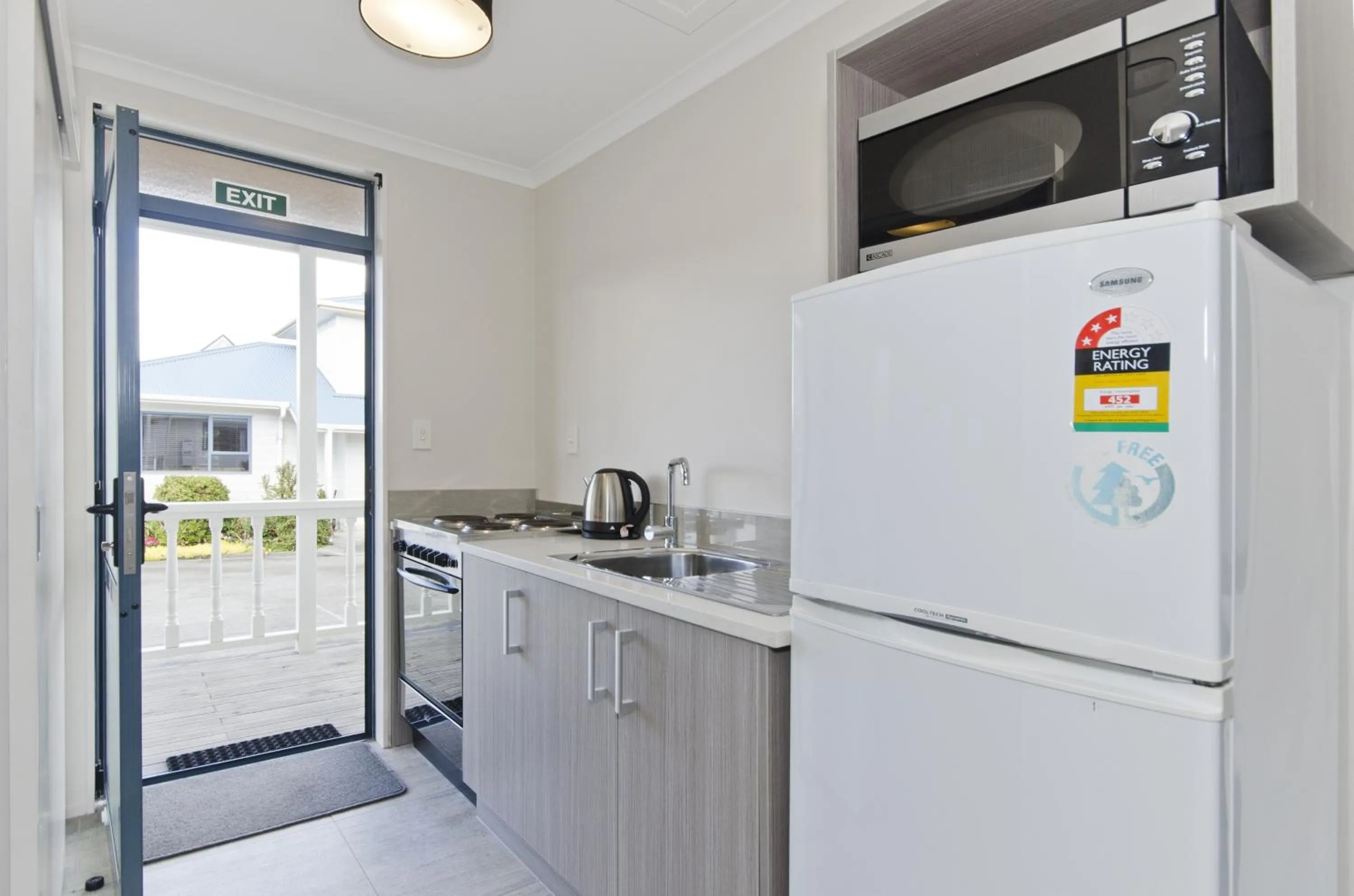 Kitchen or kitchenette in Matakana Motel
