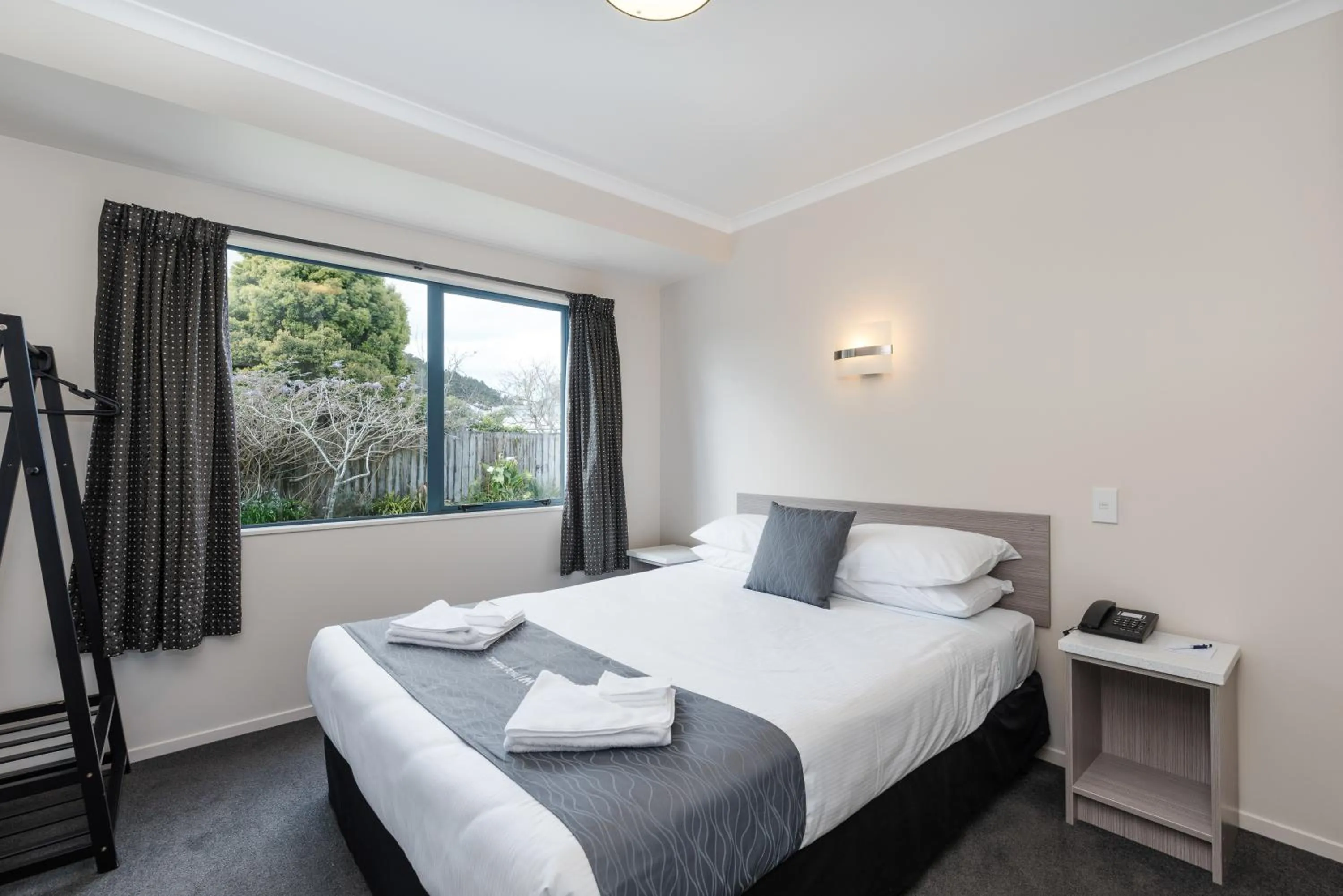 Bed in Matakana Motel