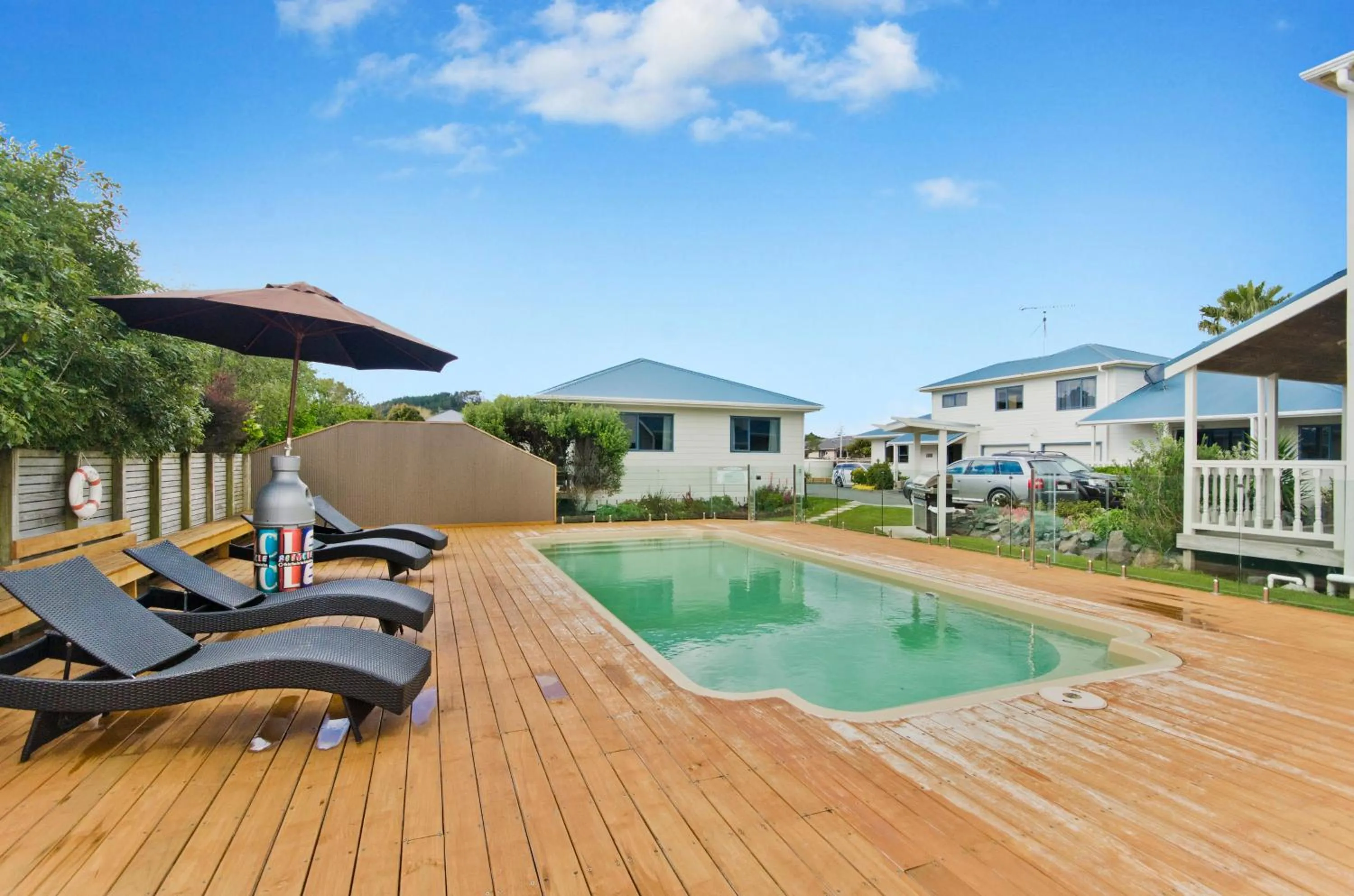 Swimming pool in Matakana Motel