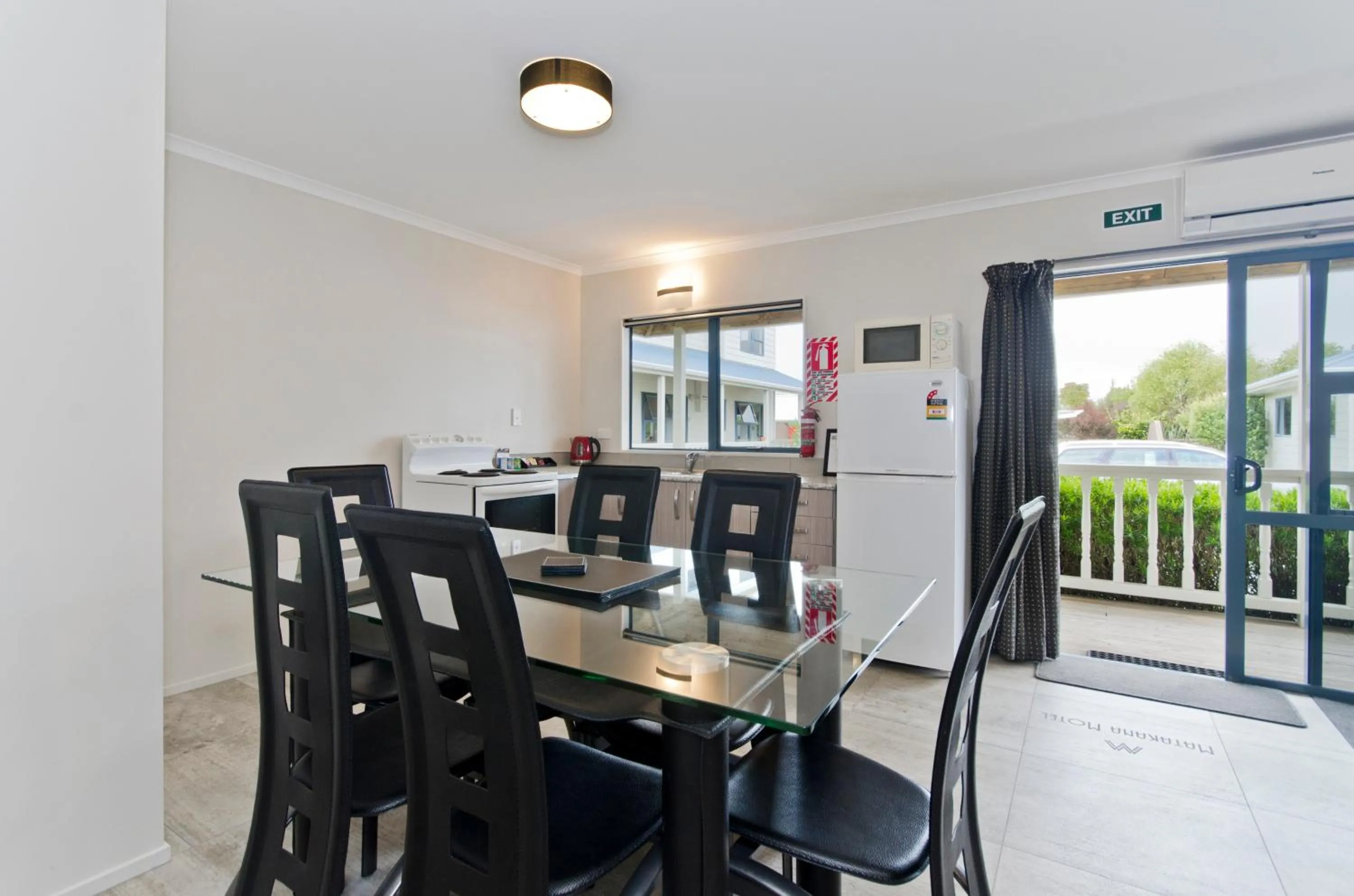 Dining area in Matakana Motel