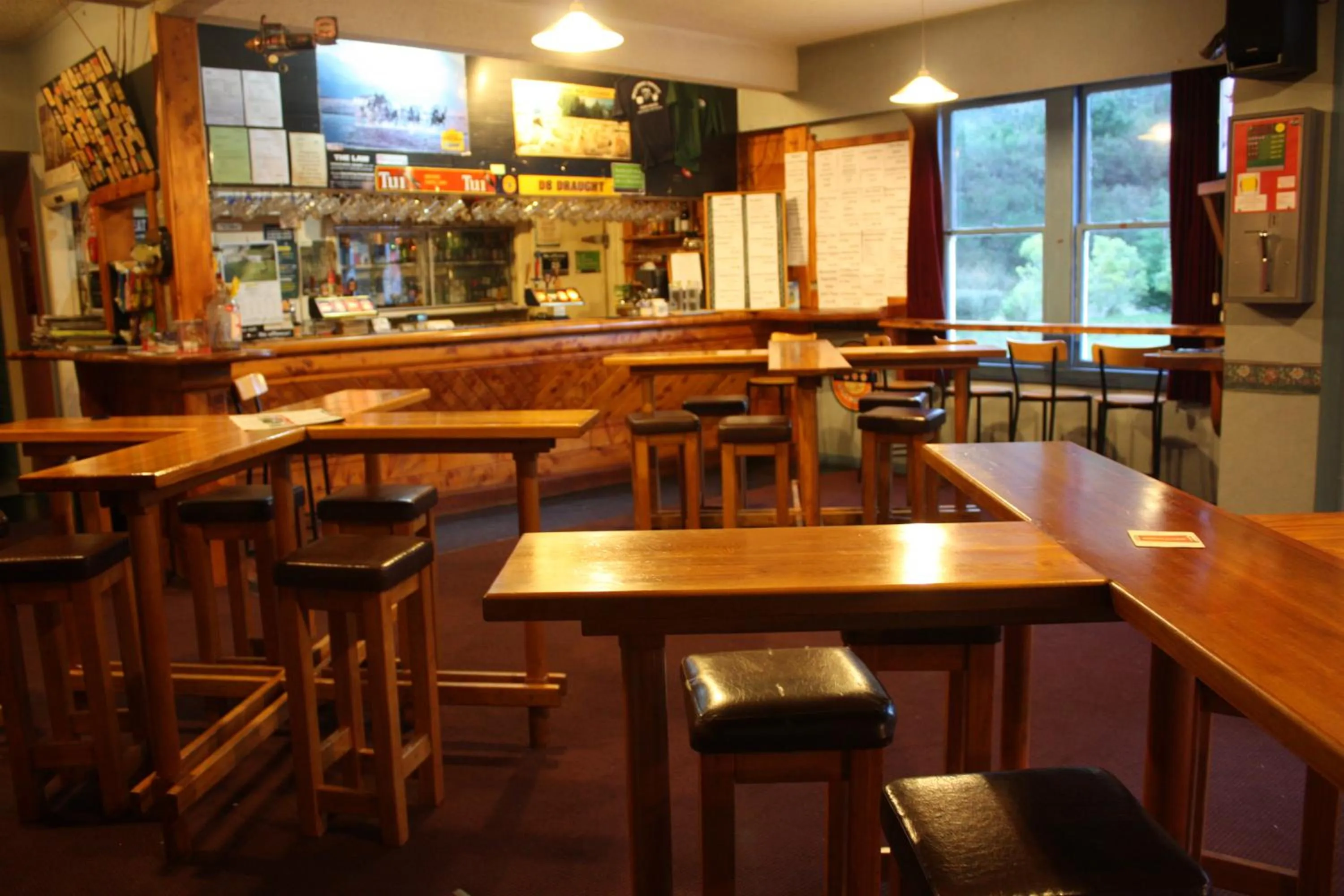 Lounge or bar in Owen River Tavern & Motels