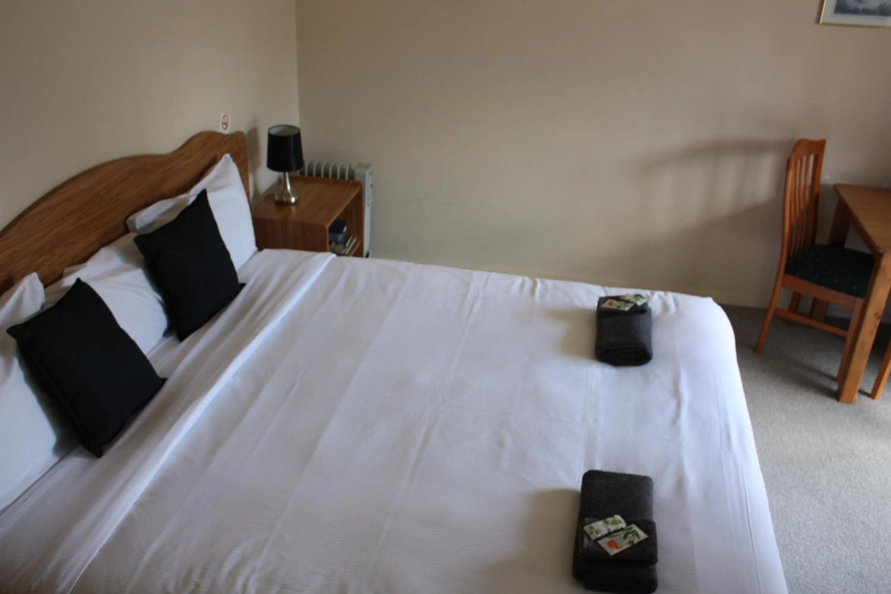 Bed in Owen River Tavern & Motels