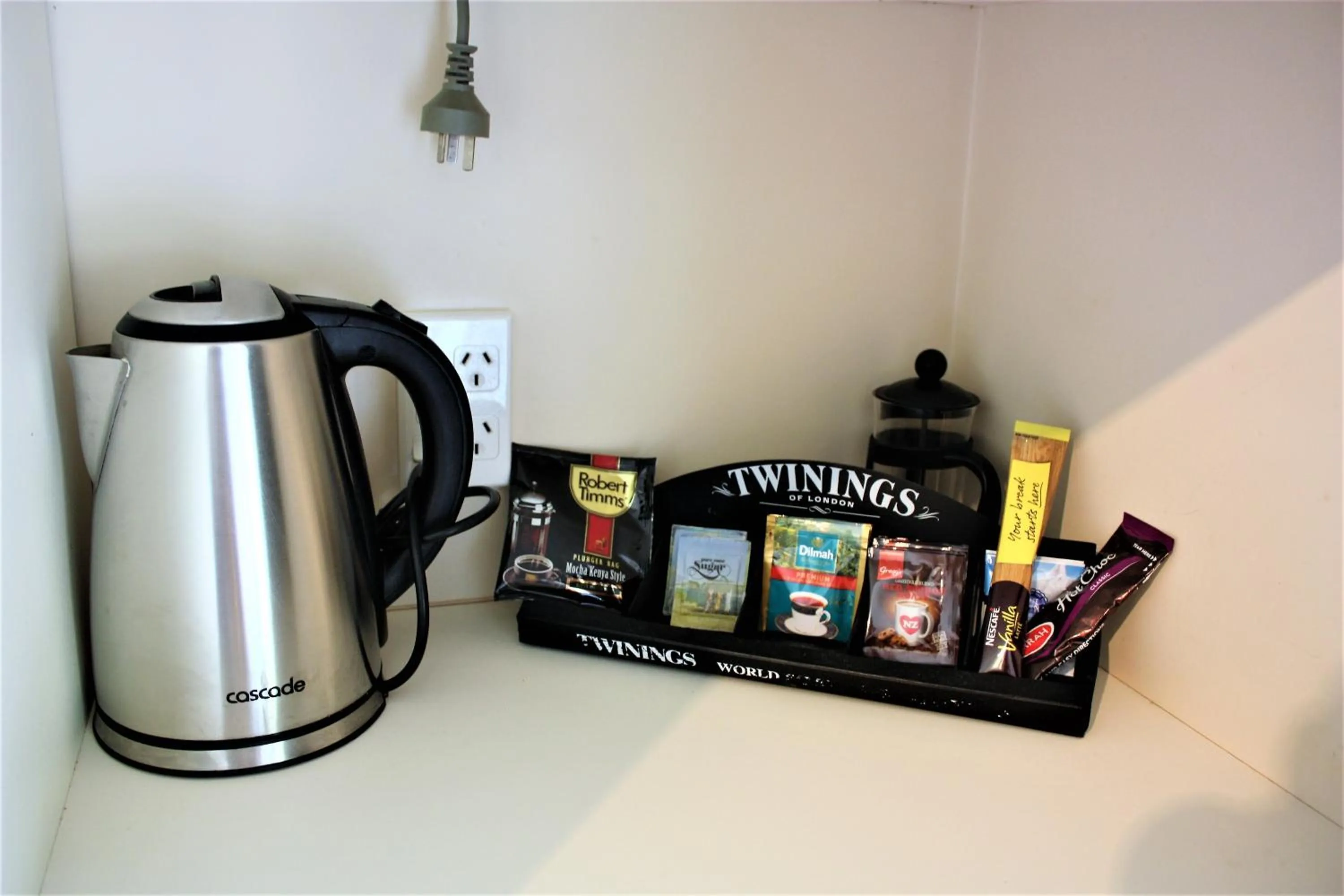 Coffee/tea facilities in Owen River Tavern & Motels