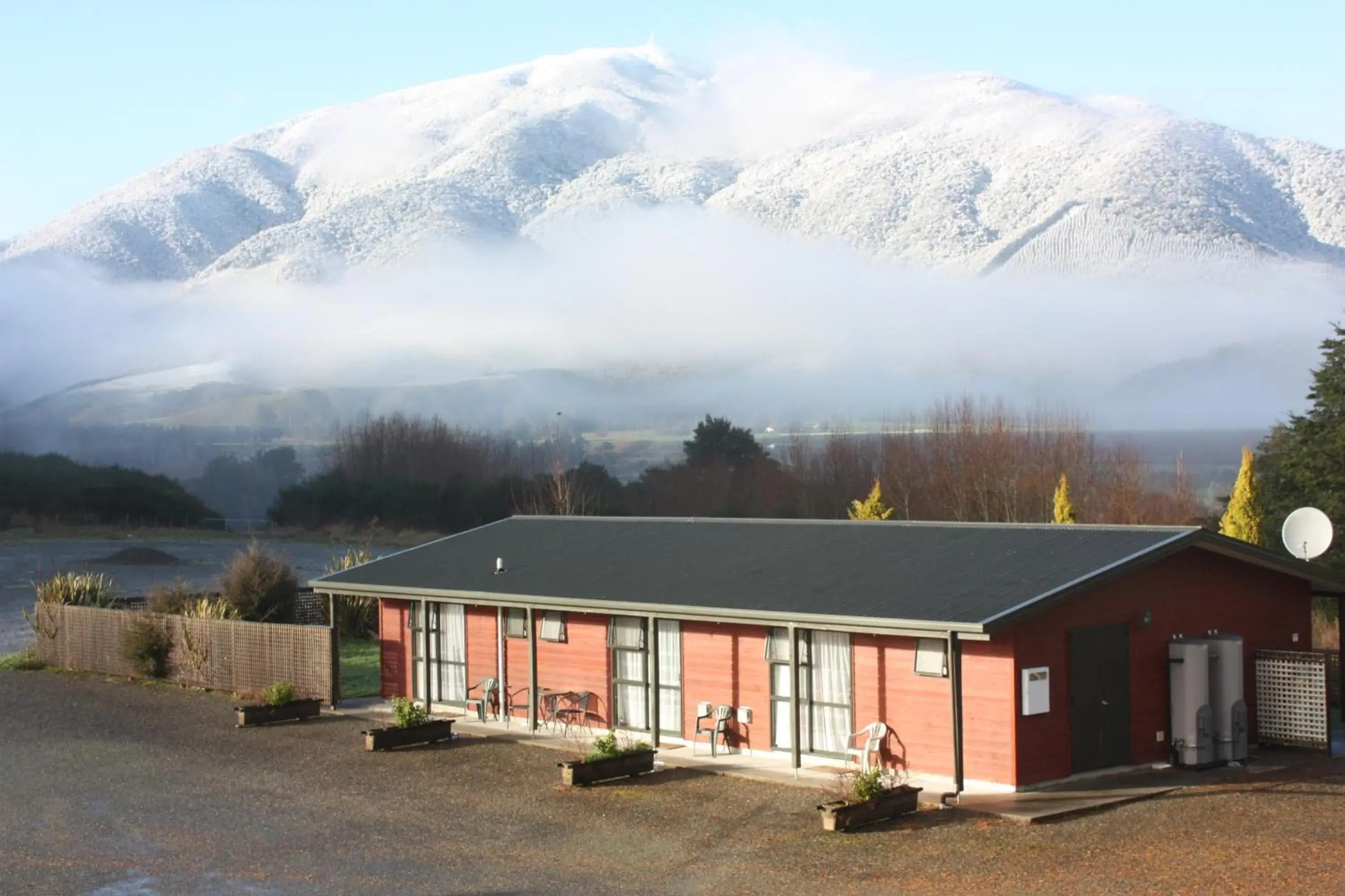 Double or Twin Room with Mountain View in Owen River Tavern & Motels Double or Twin Room with Mountain View in Owen River Tavern & Motels