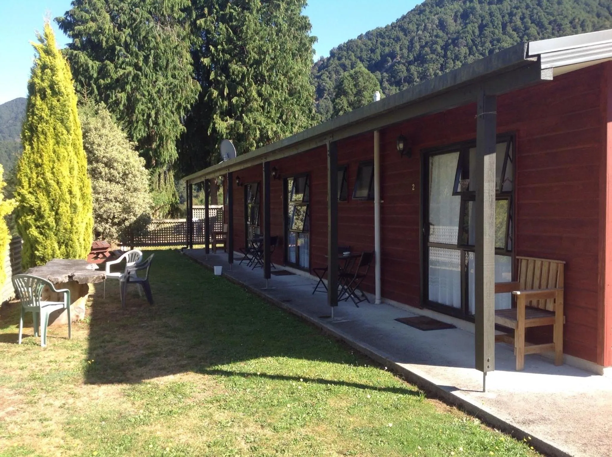 Facade/entrance in Owen River Tavern & Motels