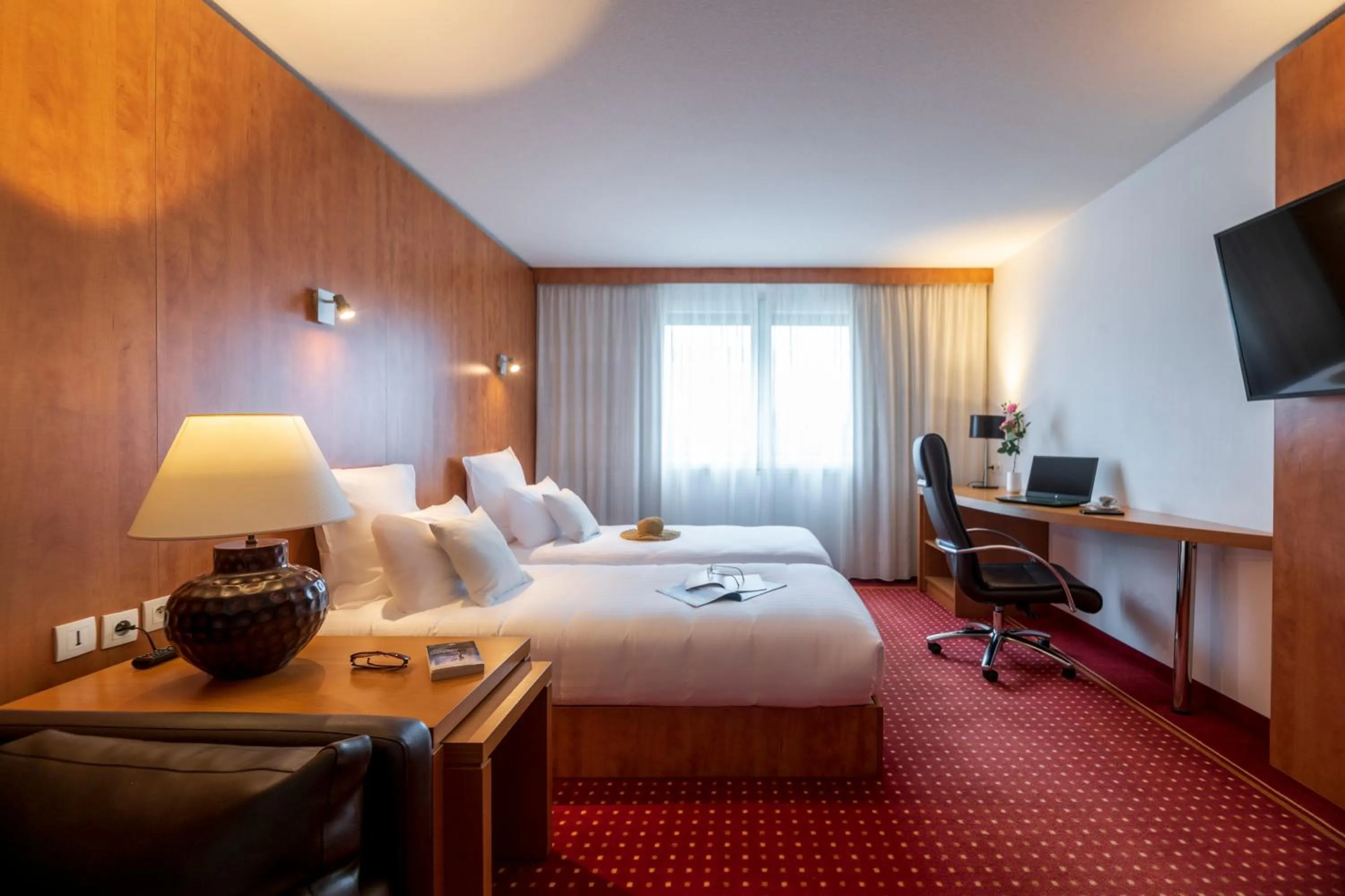 Bed in CERISE Bordeaux Mérignac Aéroport