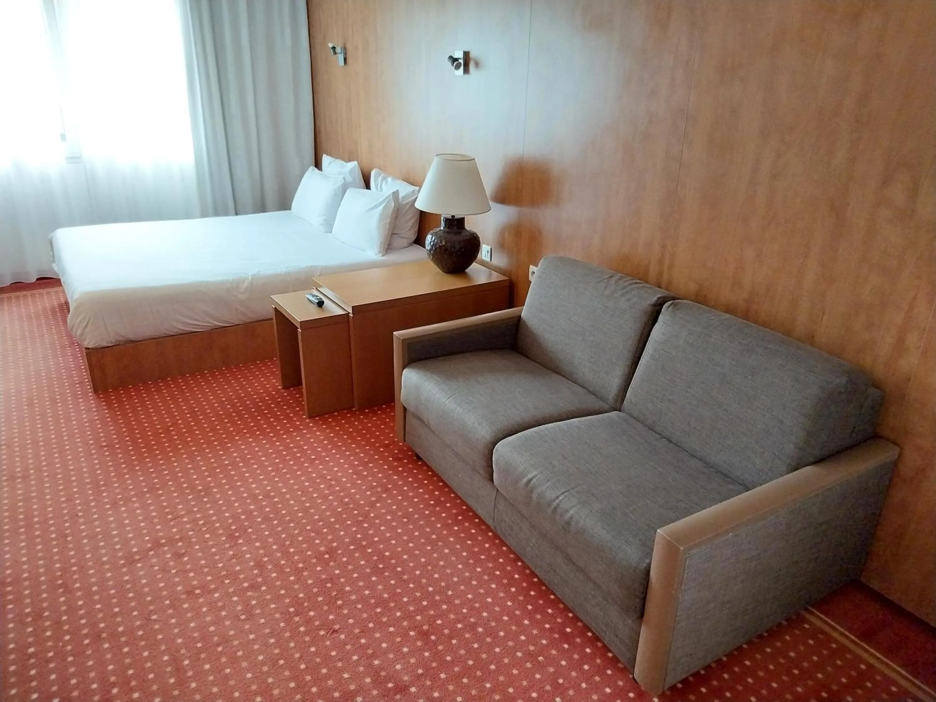 Bedroom, Bed in CERISE Bordeaux Mérignac Aéroport