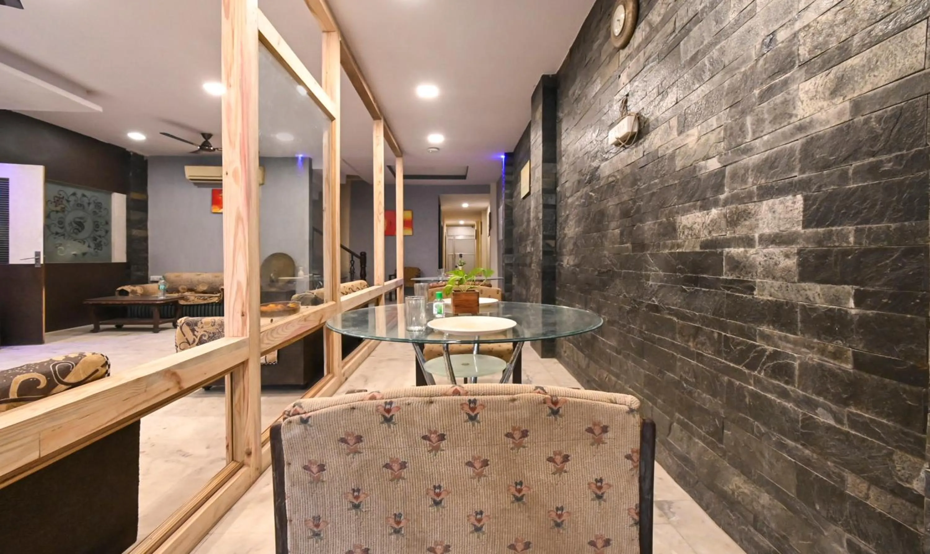 Restaurant/places to eat in Treebo Siddharth