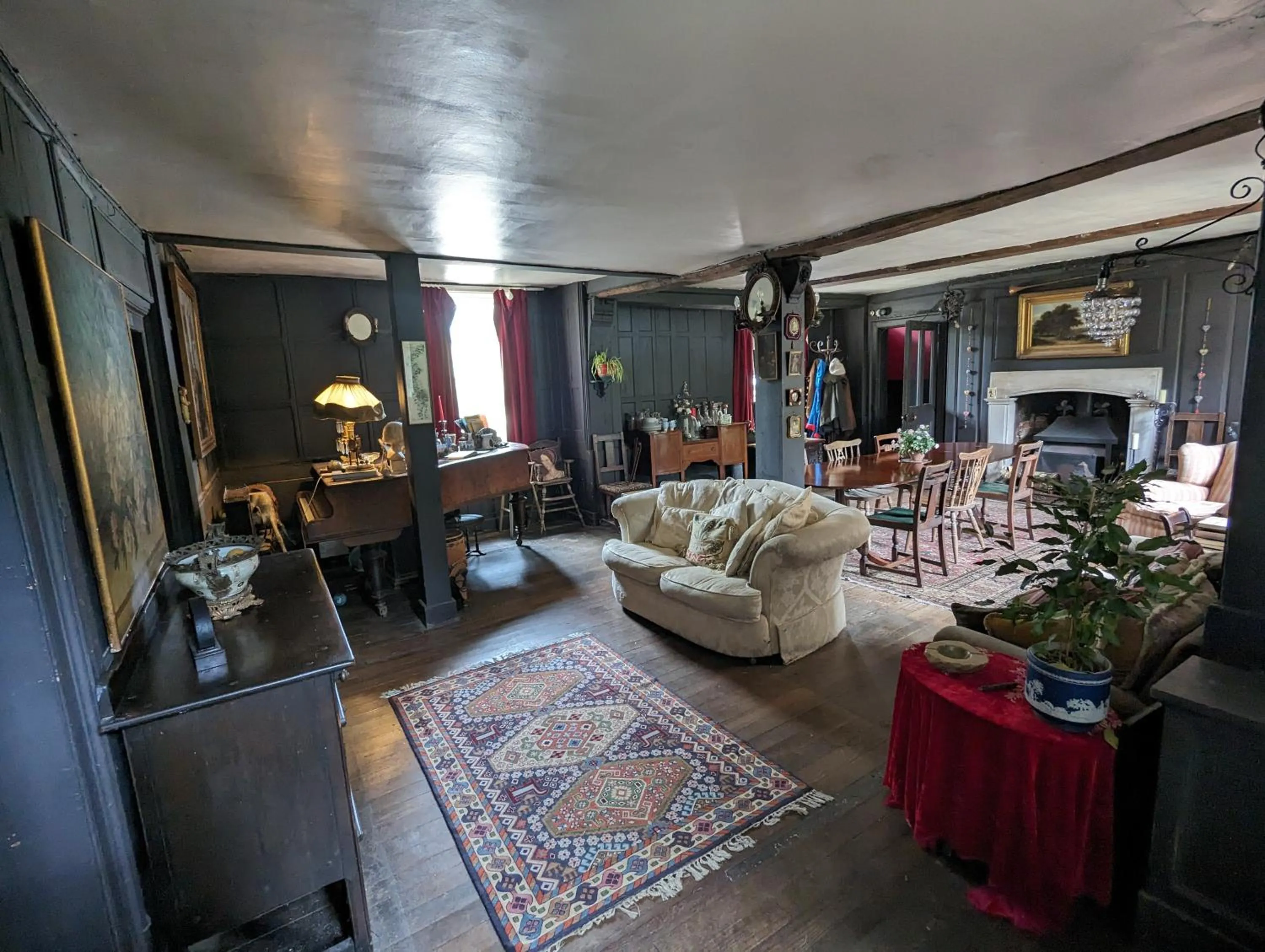 Breakfast in Old Manor House