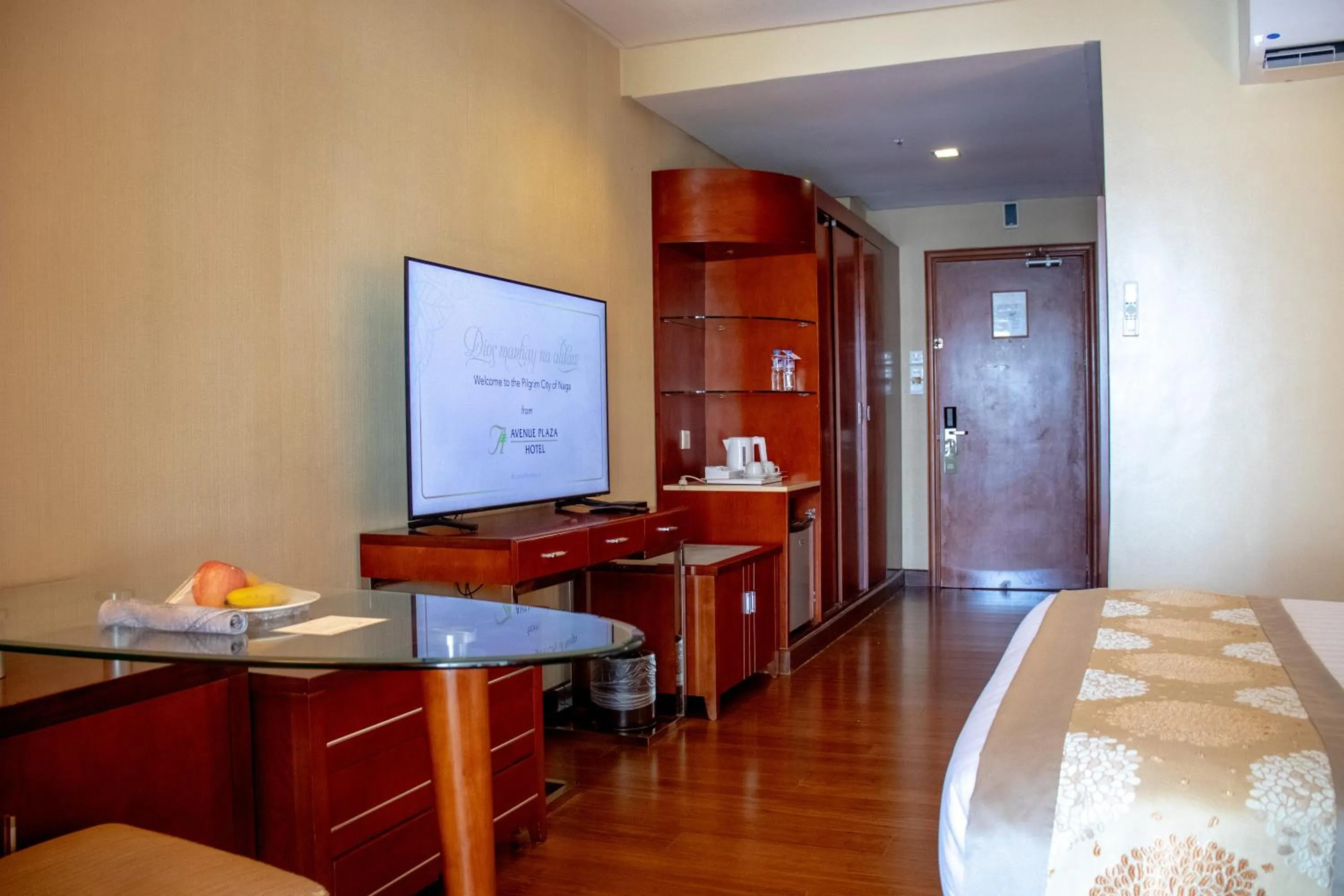 Bed in The Avenue Plaza Hotel