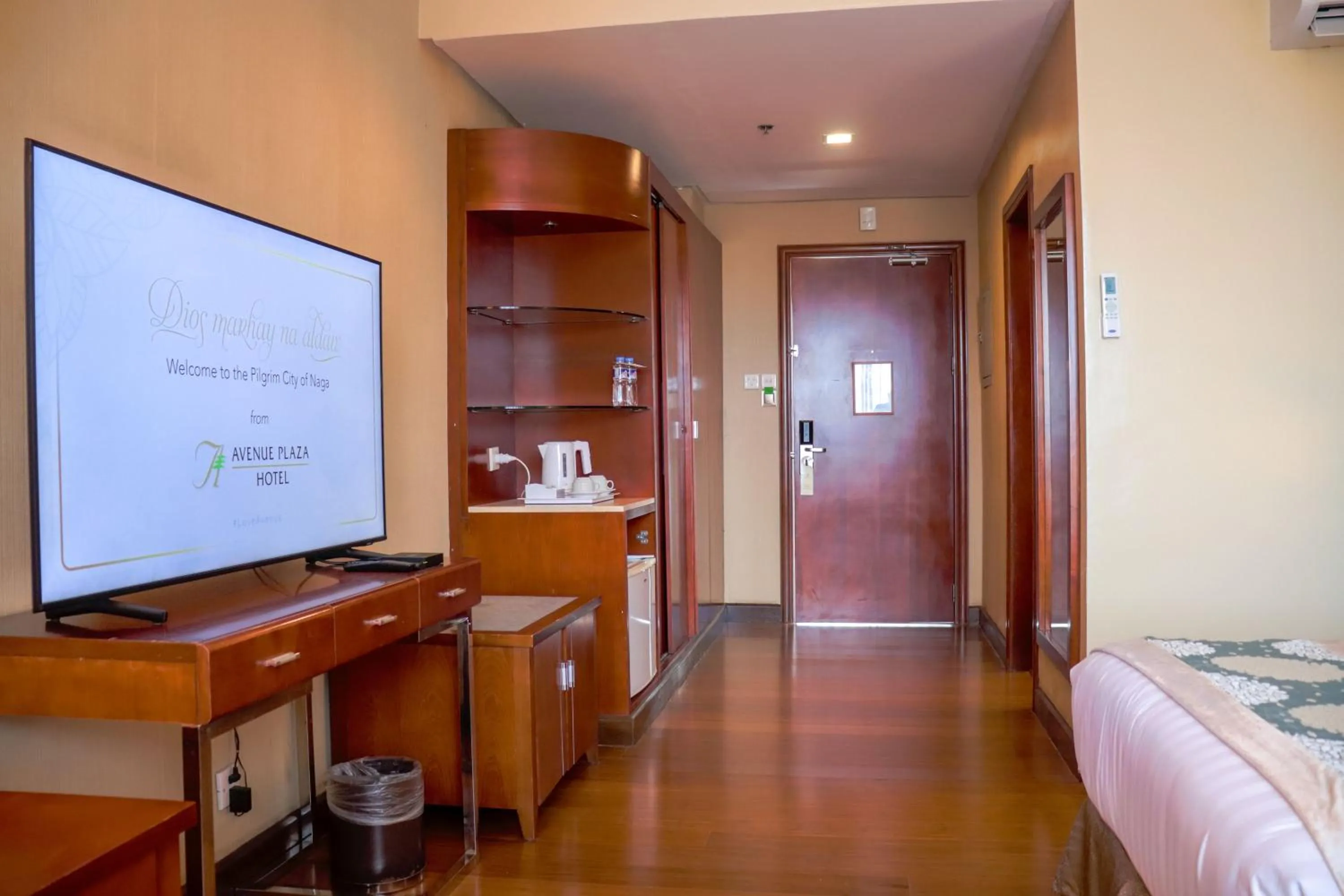 Bed in The Avenue Plaza Hotel