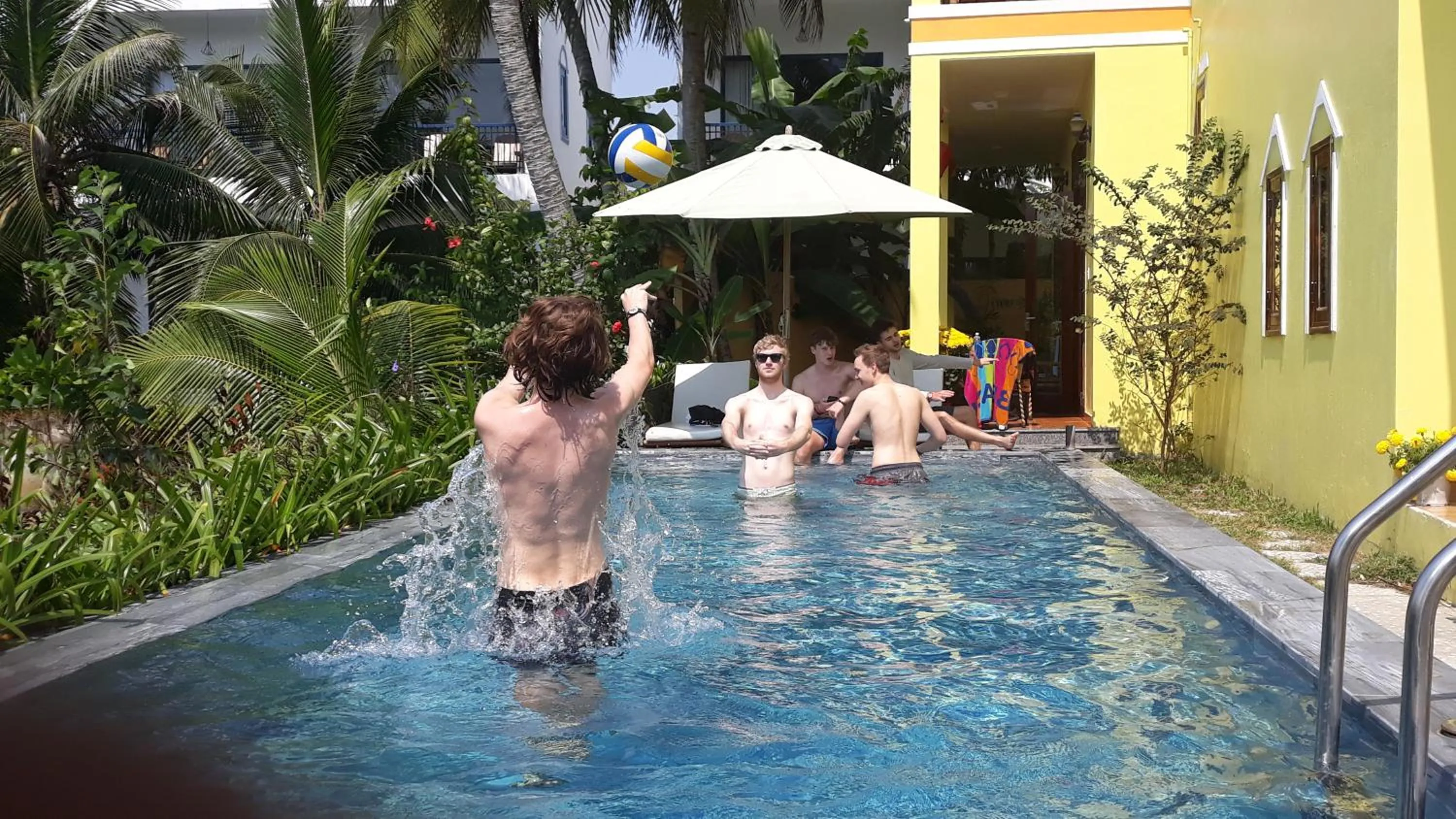 Swimming pool in Lakeview Villa Homestay